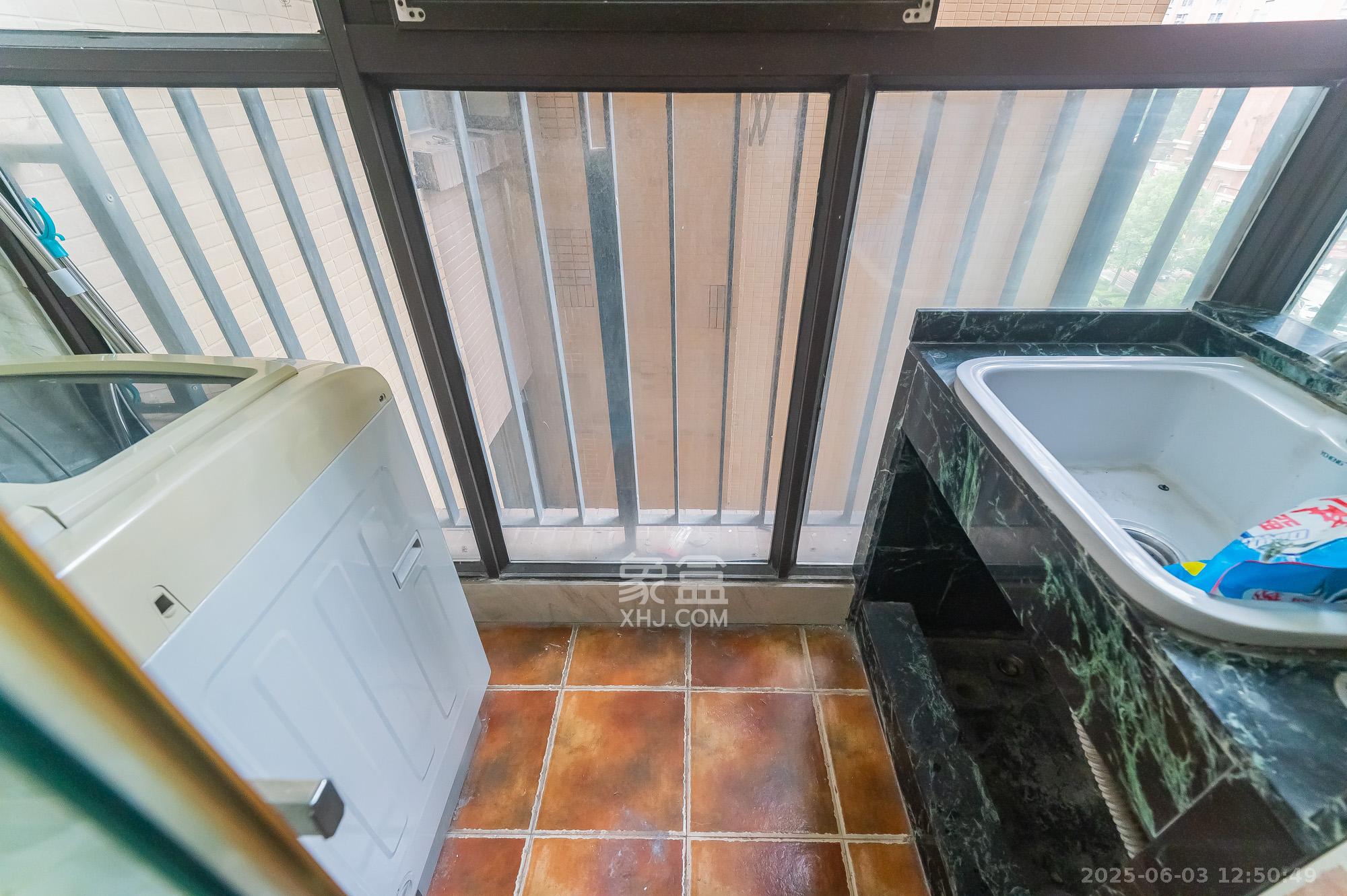 华润凤凰城三期  3室2厅1卫    89.8万厨房