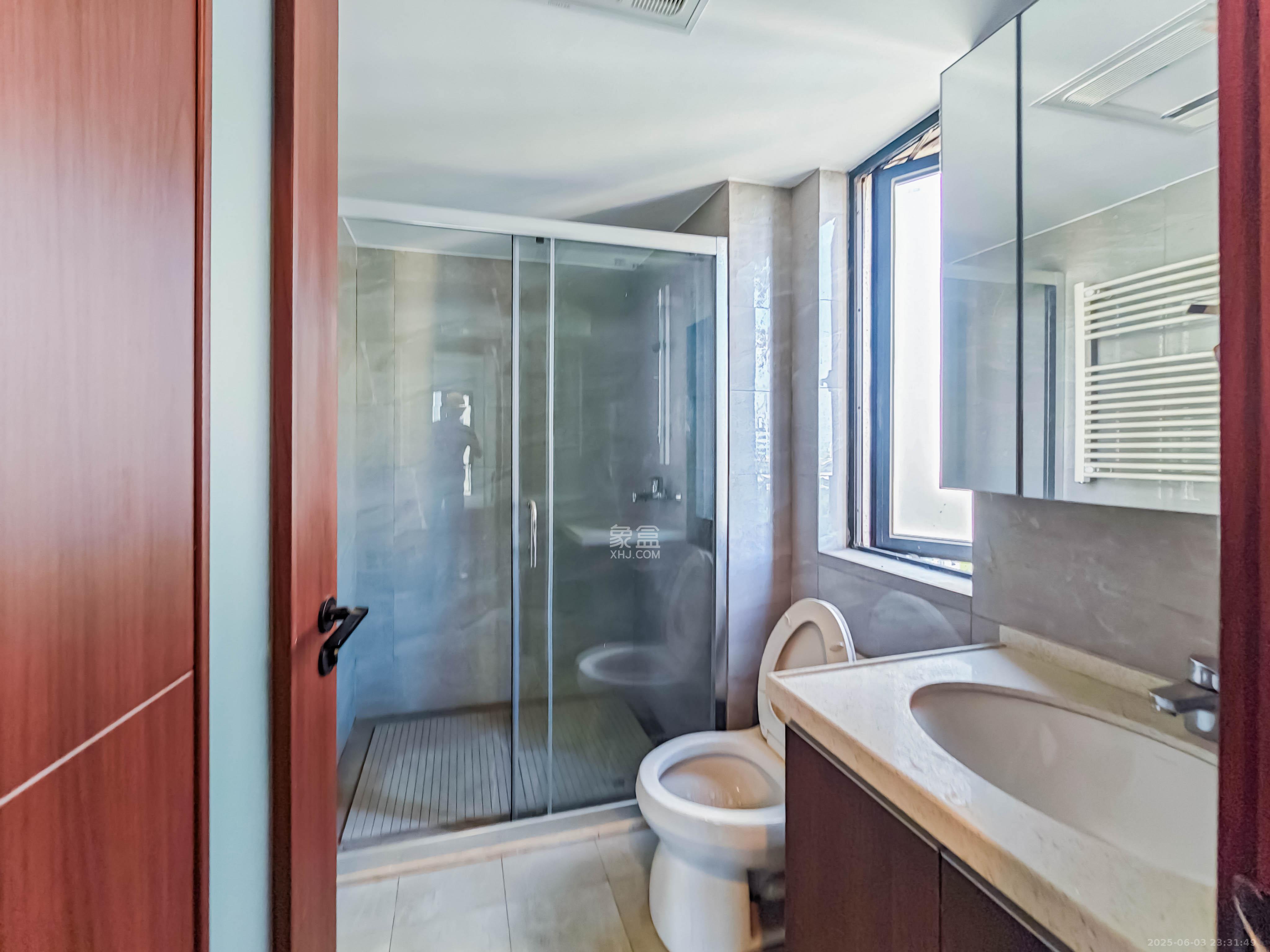 绿地长沙城际空间站（绿地新里佳苑）  5室2厅3卫    200.0万卫生间