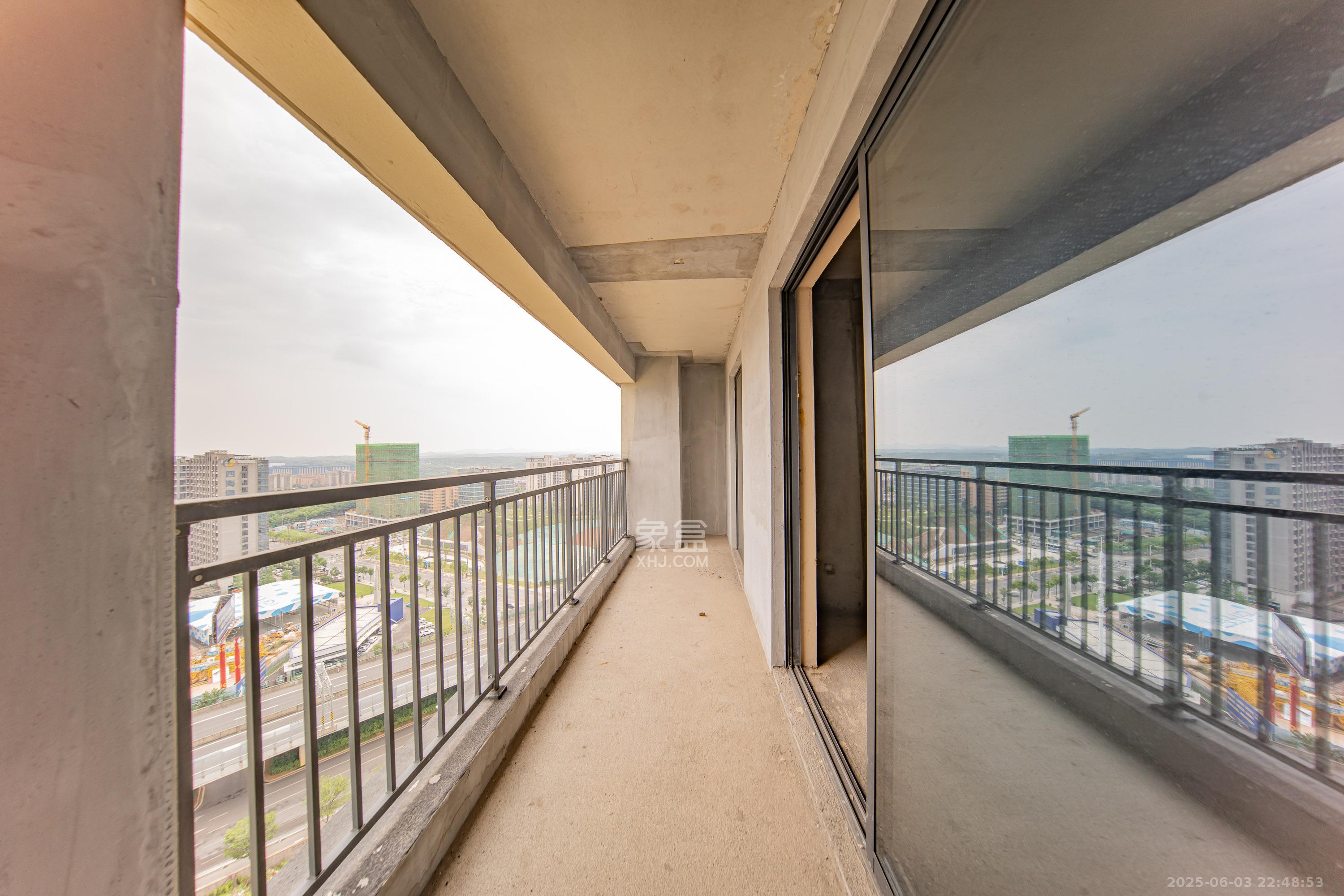 汉高学士府  4室2厅2卫    100.0万 汉高学士府  4室2厅2卫    100.0万阳台