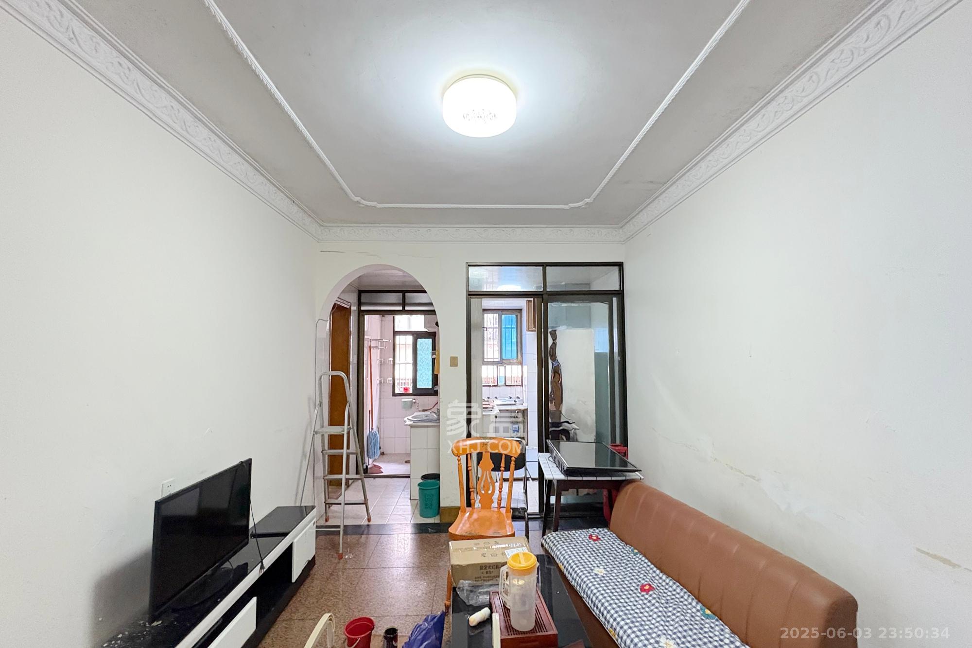 里仁巷22号工商联宿舍 2室1厅1卫 53.8万 里仁巷22号工商联宿舍 2室1厅1卫 53.8万客厅