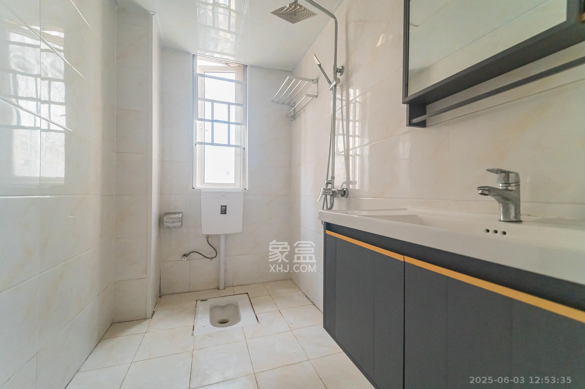 MOMA当代广场  4室2厅1卫    103.8万卫生间