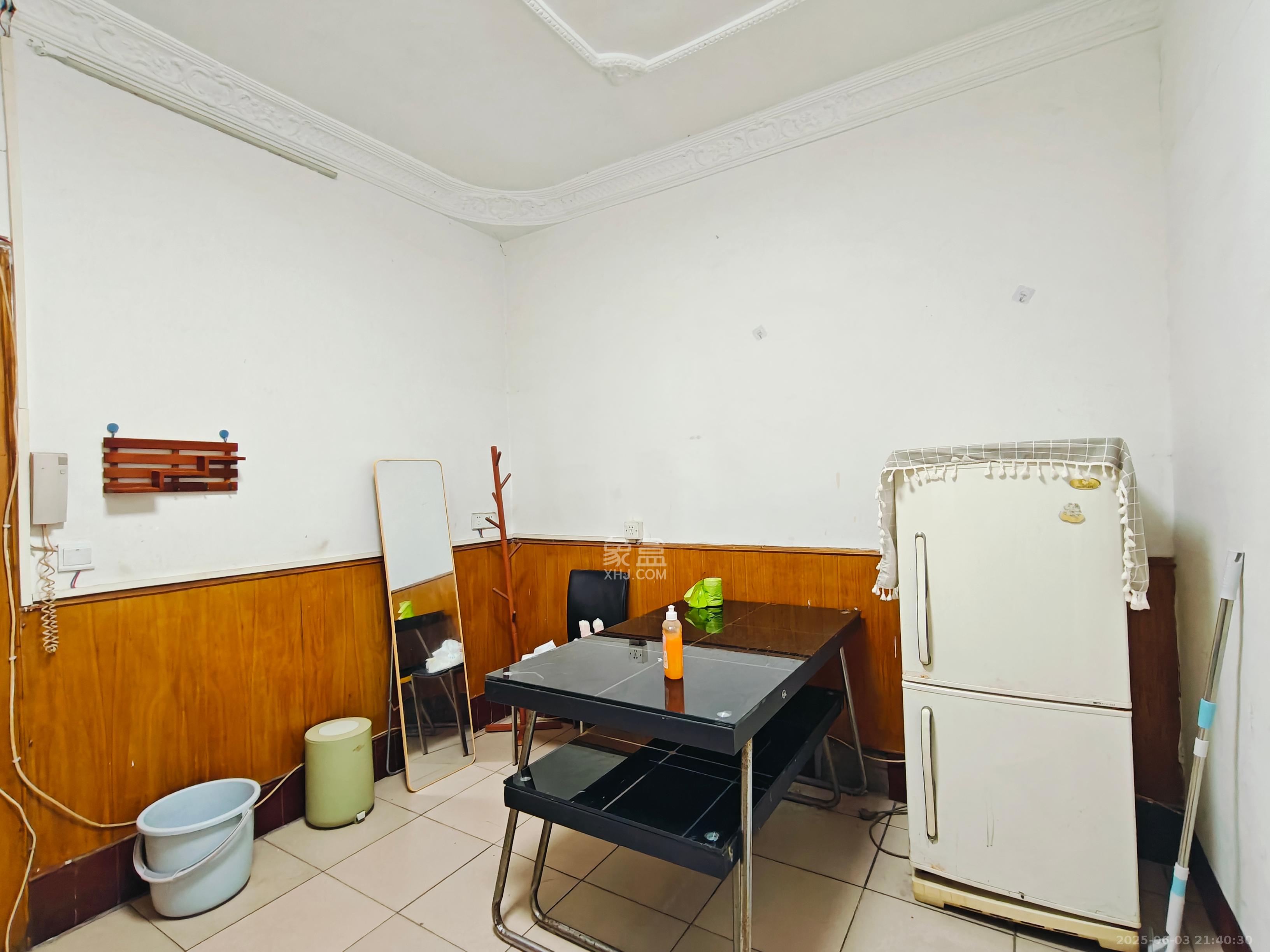 向韶村  2室1厅1卫    1200.0元/月 向韶村  2室1厅1卫    1200.0元/月室内图