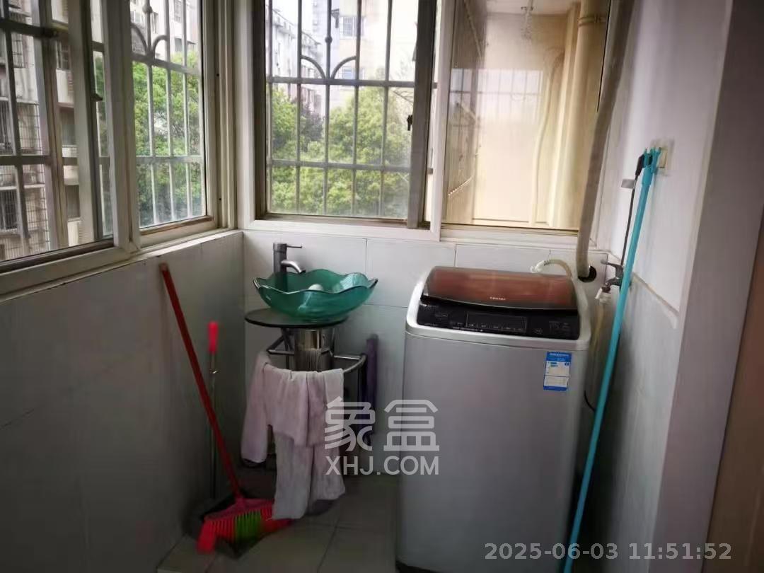 富绿新村  1室2厅1卫    1600.0元/月 富绿新村  1室2厅1卫    1600.0元/月室内图