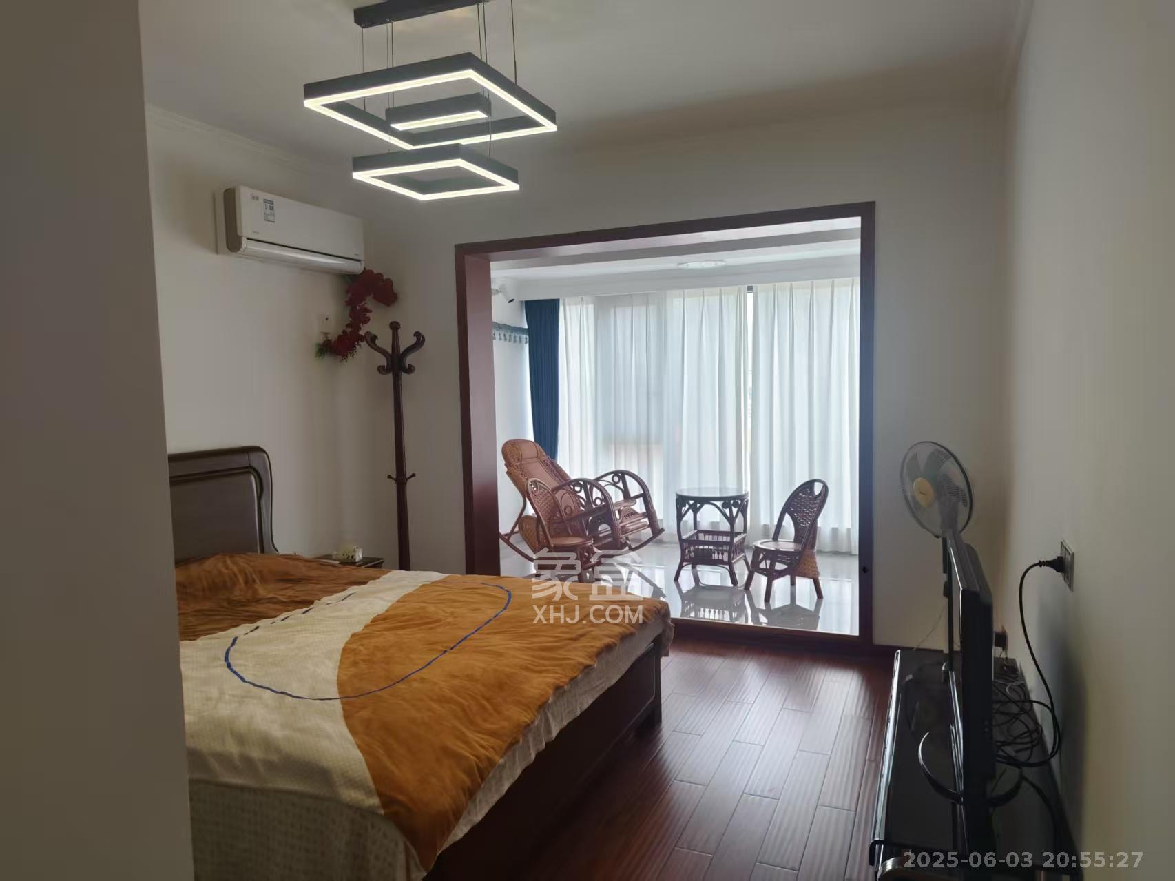 金侨世纪苑 5室2厅2卫 138.8万 金侨世纪苑 5室2厅2卫 138.8万室内图