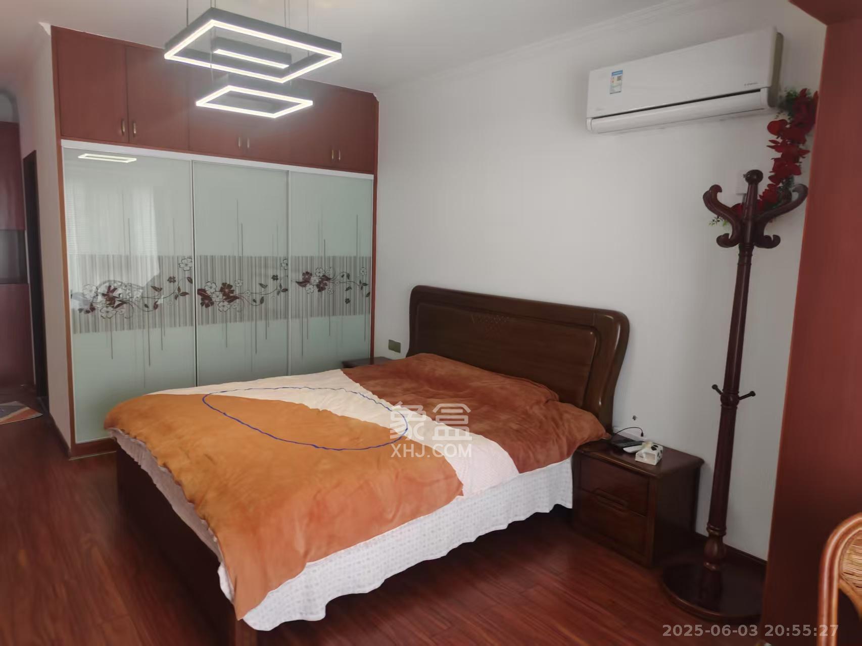 金侨世纪苑 5室2厅2卫 138.8万 金侨世纪苑 5室2厅2卫 138.8万室内图