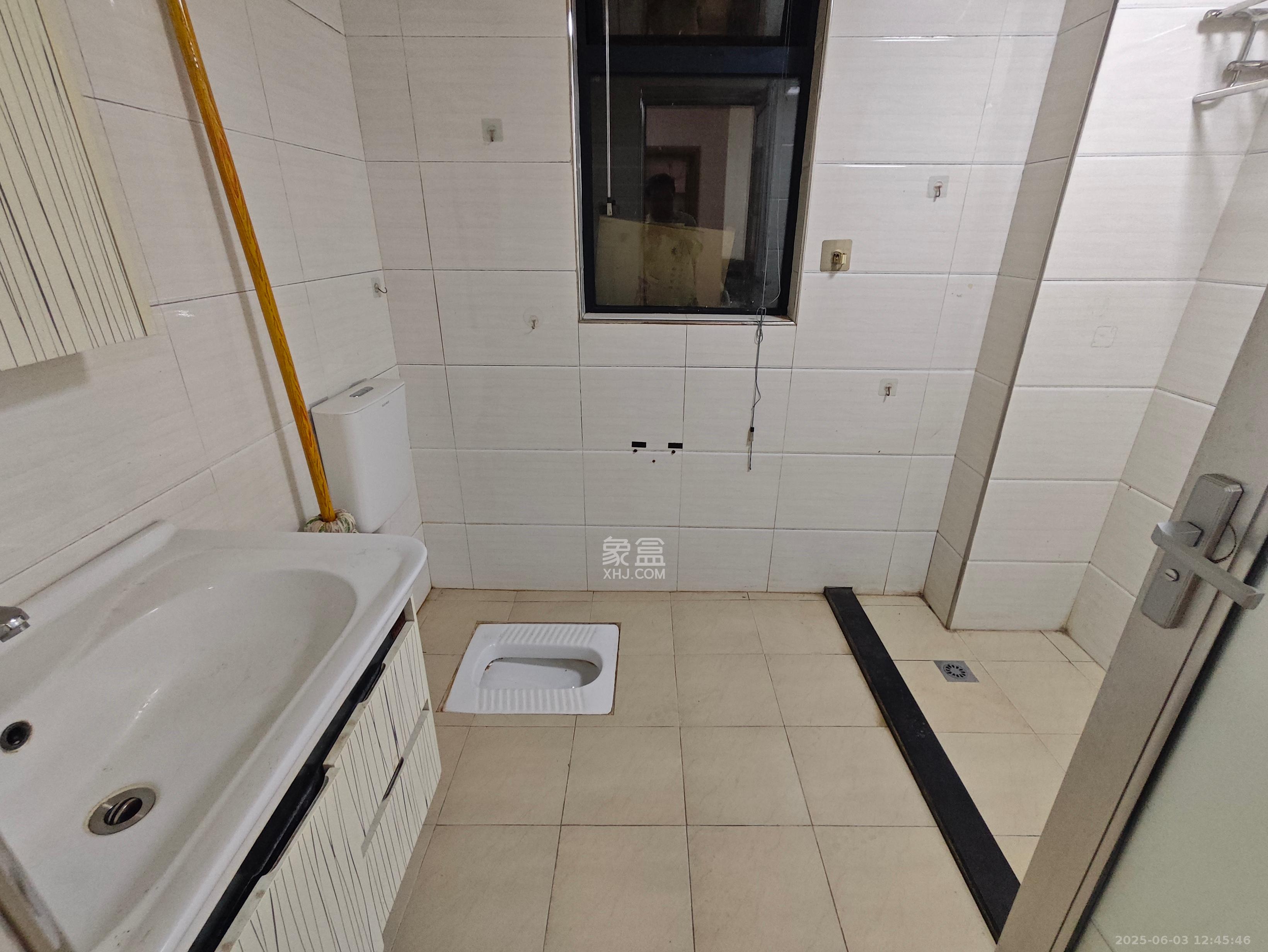 中建麓山和苑  1室2厅1卫   1500.00元/月室内图