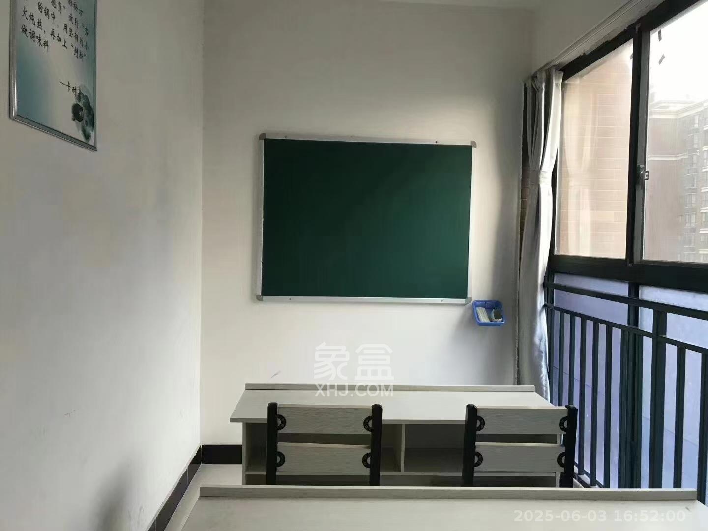 天城湖光山色 4室2厅2卫 3400.0元/月 天城湖光山色 4室2厅2卫 3400.0元/月室内图