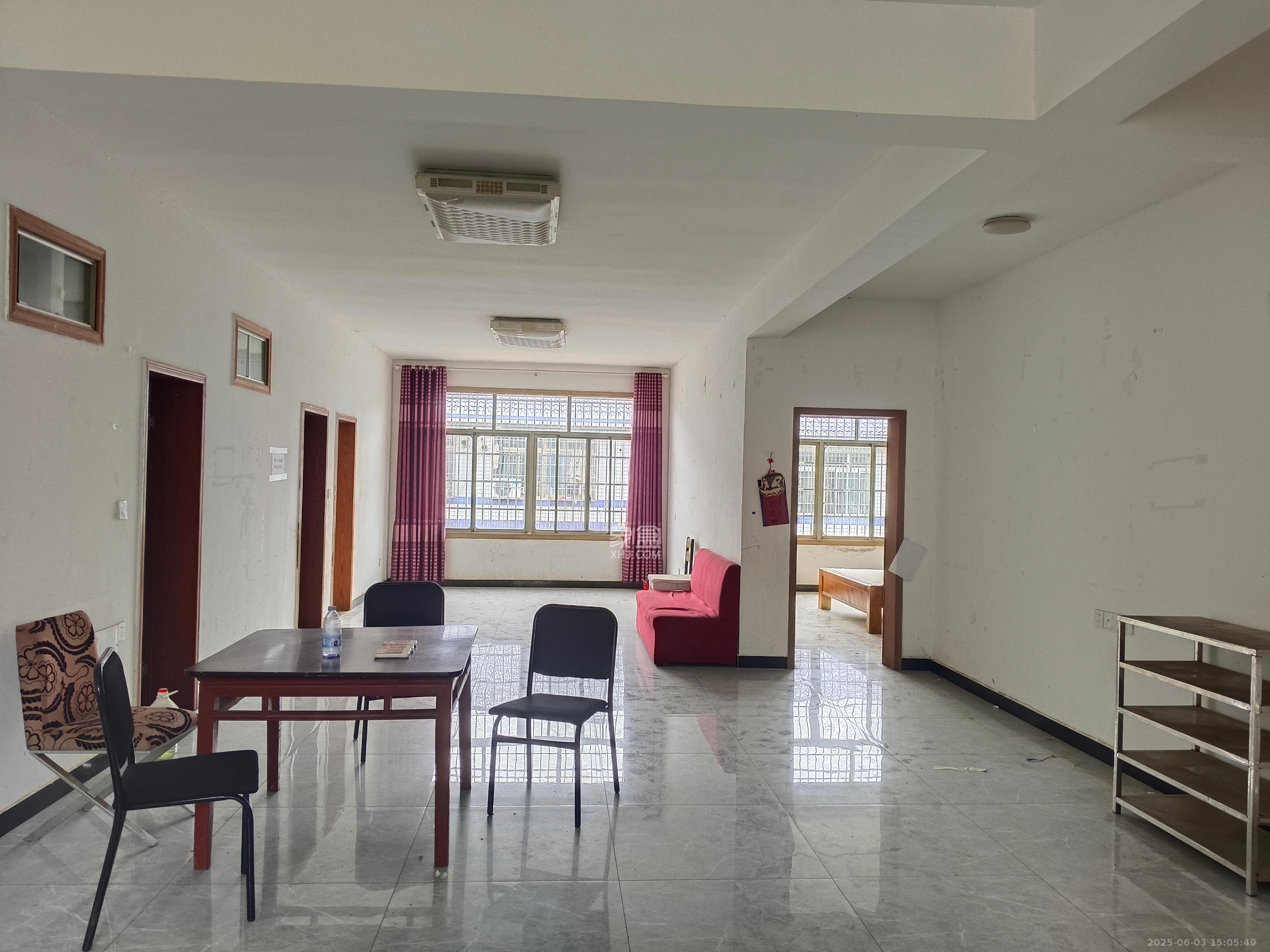 谢家湾安置小区 6室2厅2卫 2200.0元/月 谢家湾安置小区 6室2厅2卫 2200.0元/月室内图