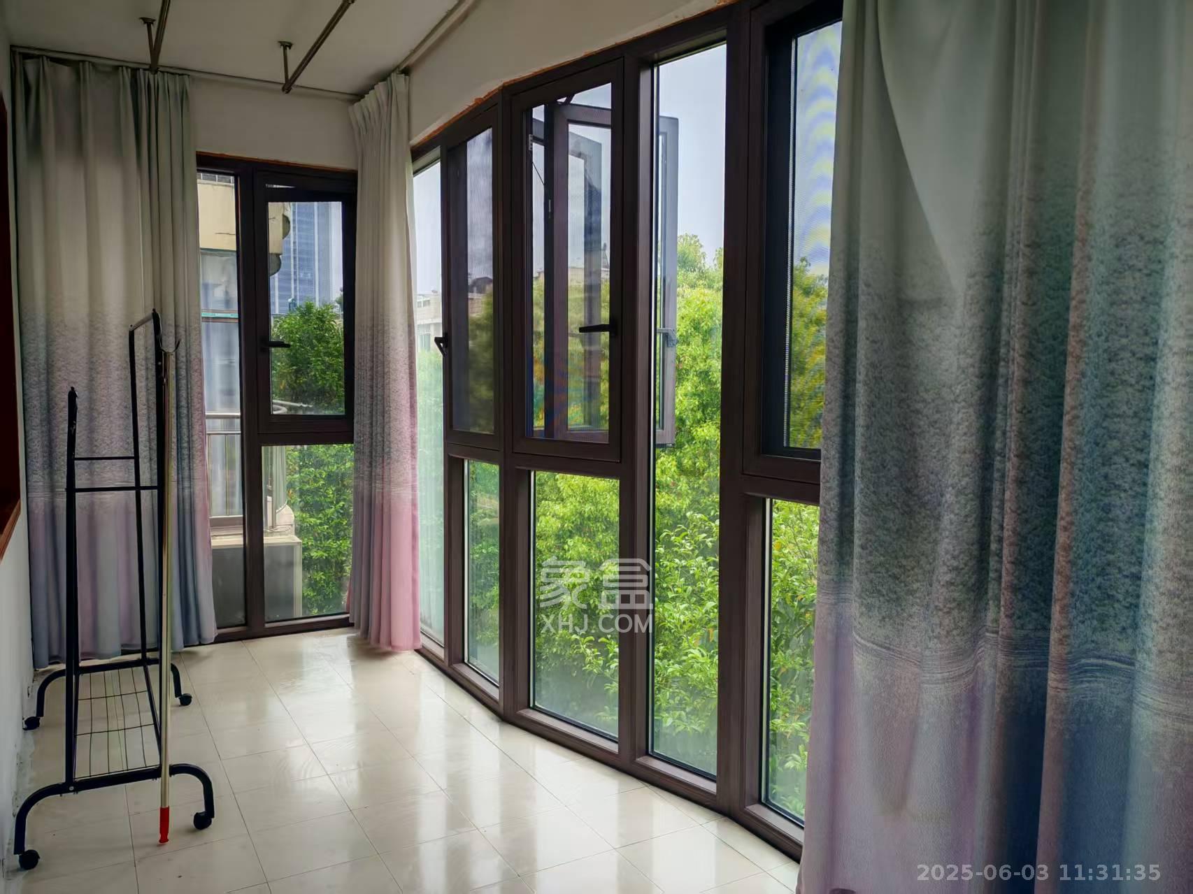 新景家园 3室2厅2卫 1300.0元/月 新景家园 3室2厅2卫 1300.0元/月室内图