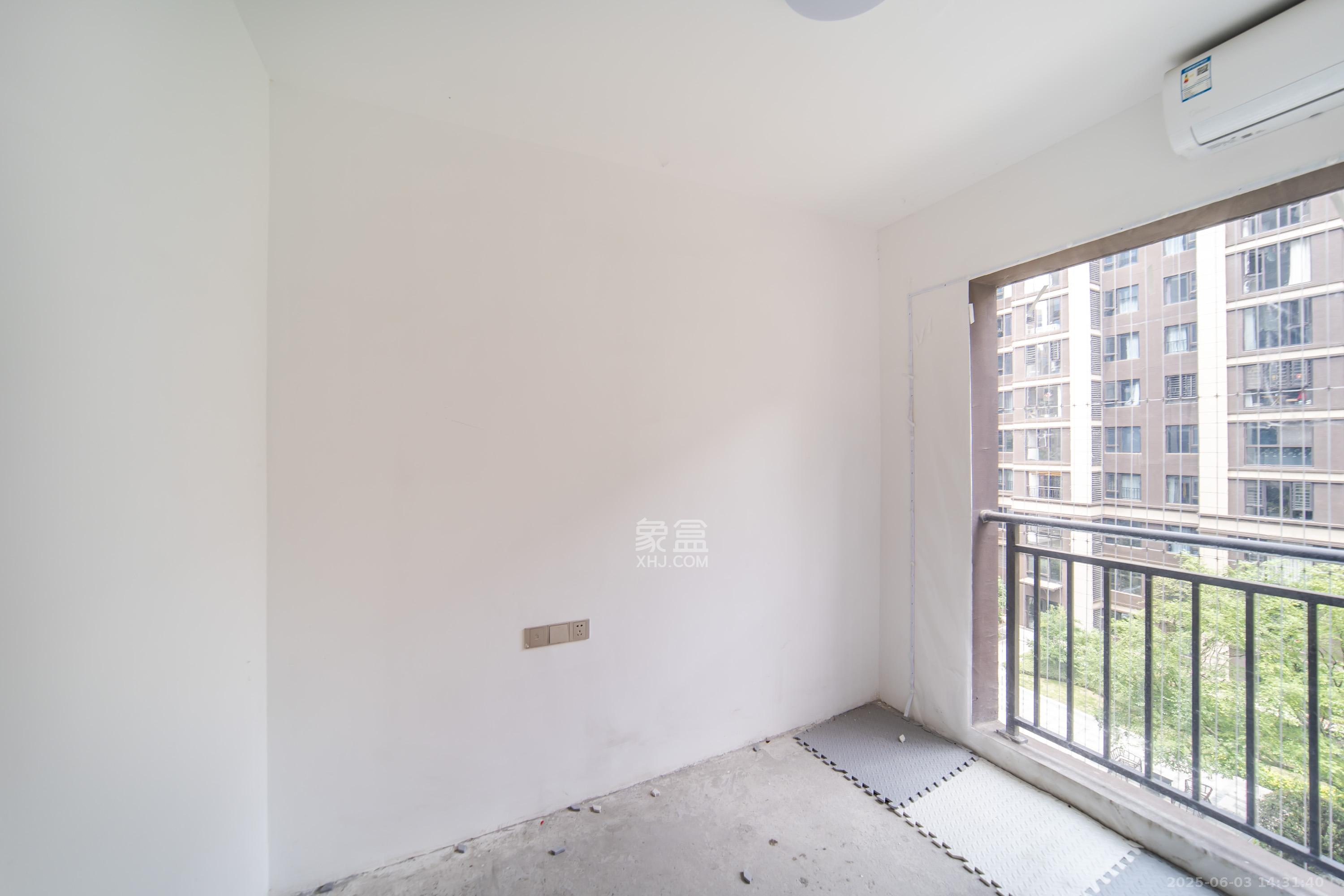 建发电建江山悦  4室2厅2卫   160.00万卧室