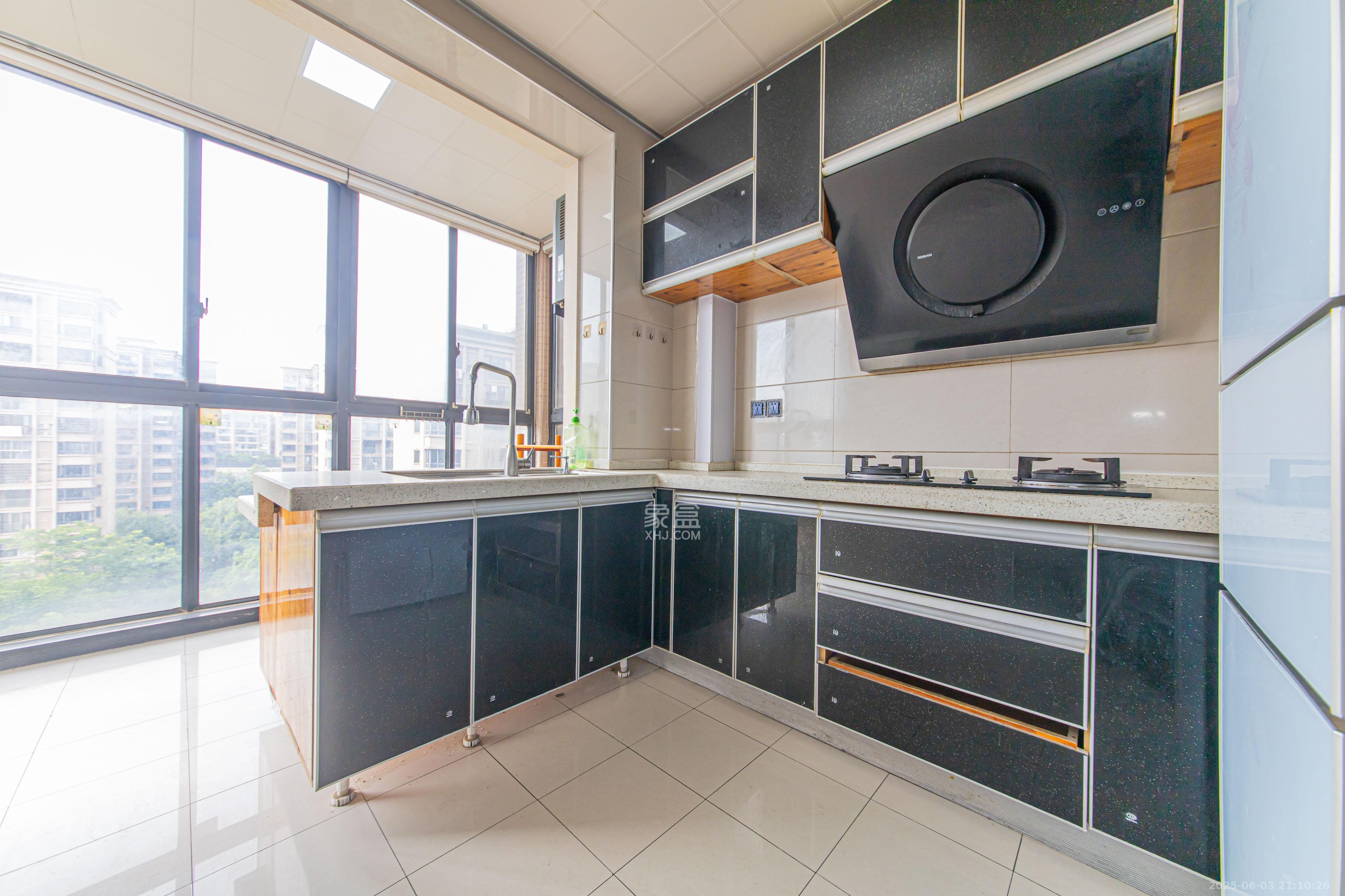 保利花园 3室2厅2卫 97.0万 保利花园 3室2厅2卫 97.0万厨房