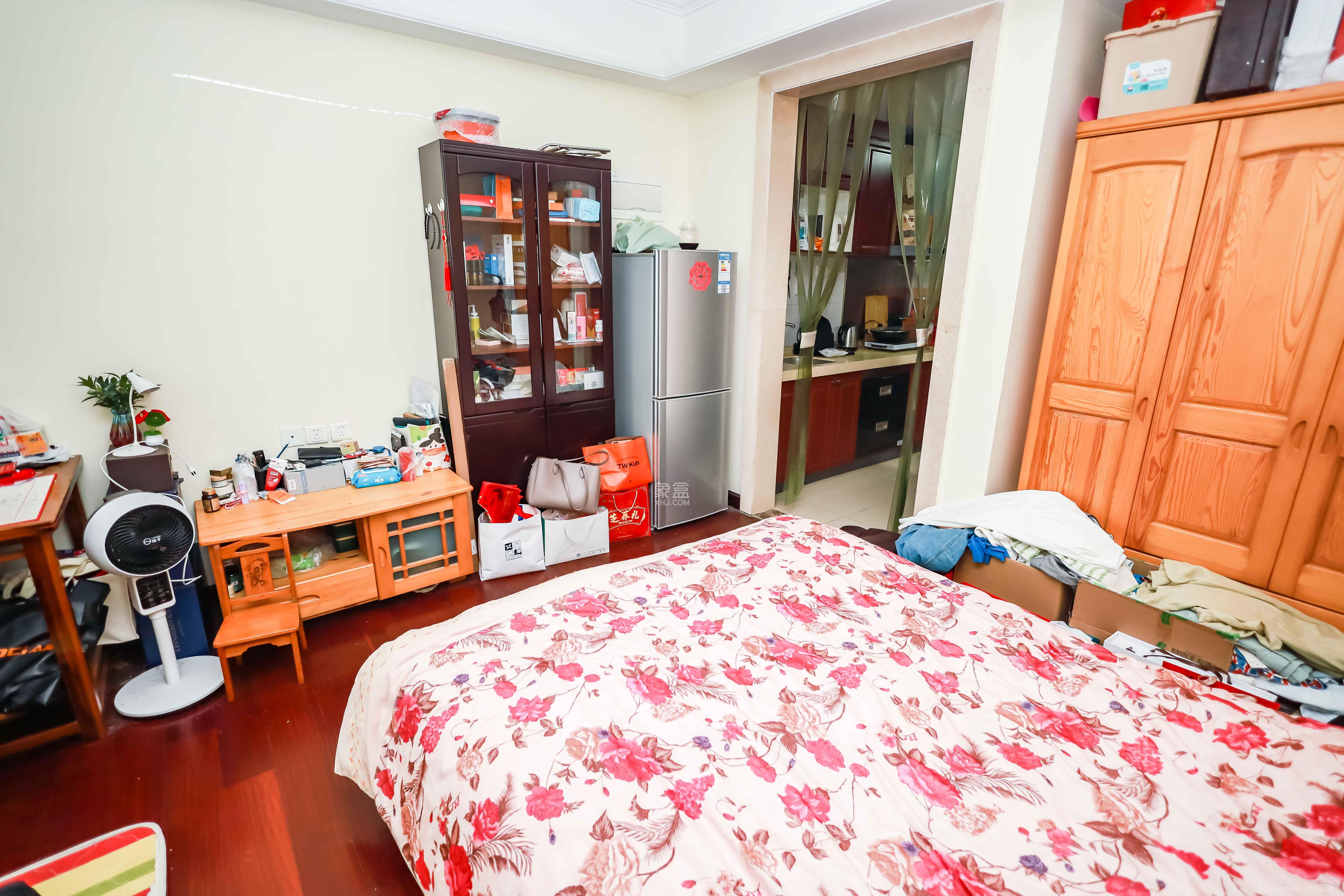 恒大华府 1室1厅1卫 18.5万 恒大华府 1室1厅1卫 18.5万卧室