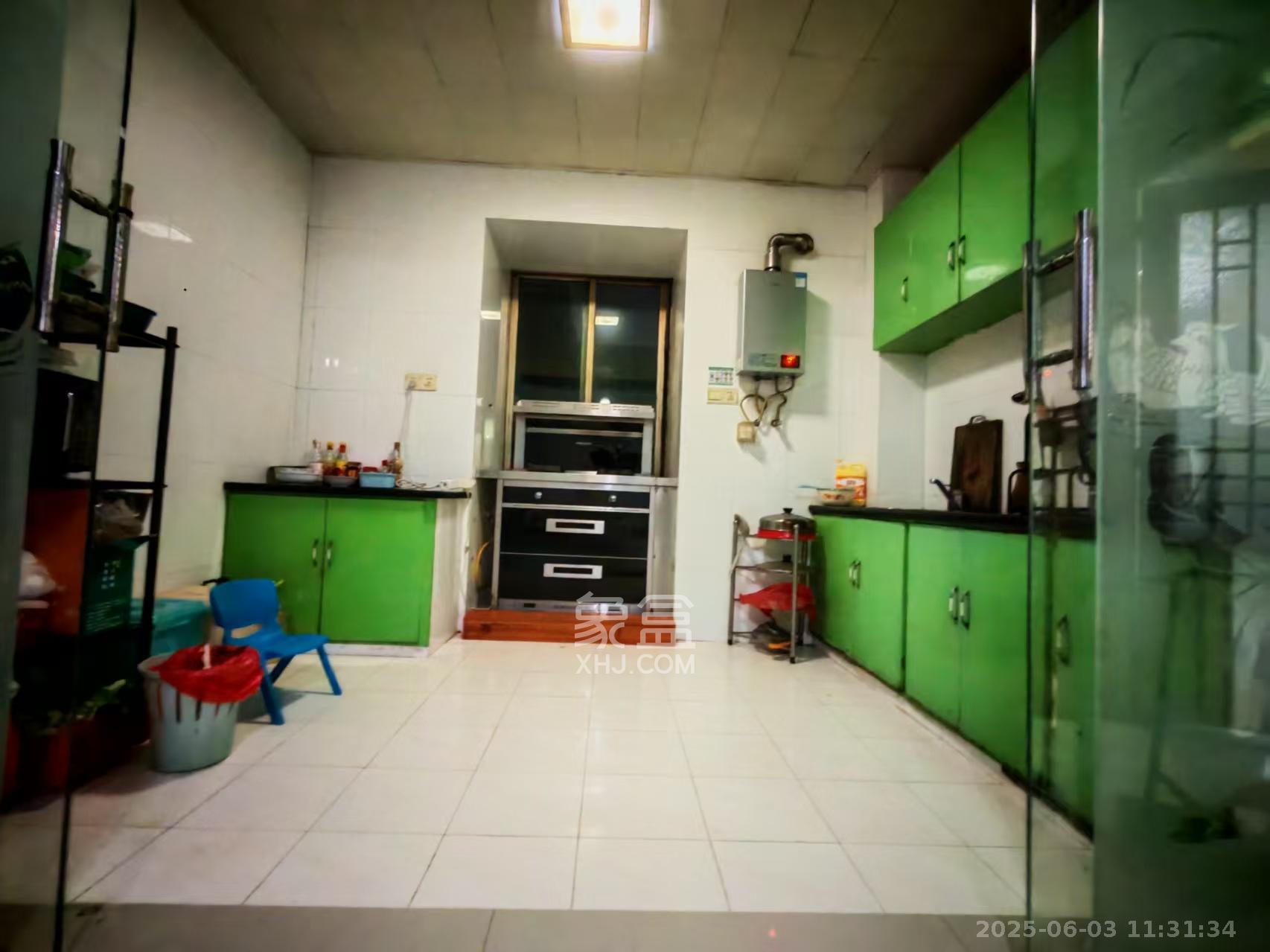 新景家园 3室2厅2卫 1300.0元/月 新景家园 3室2厅2卫 1300.0元/月室内图