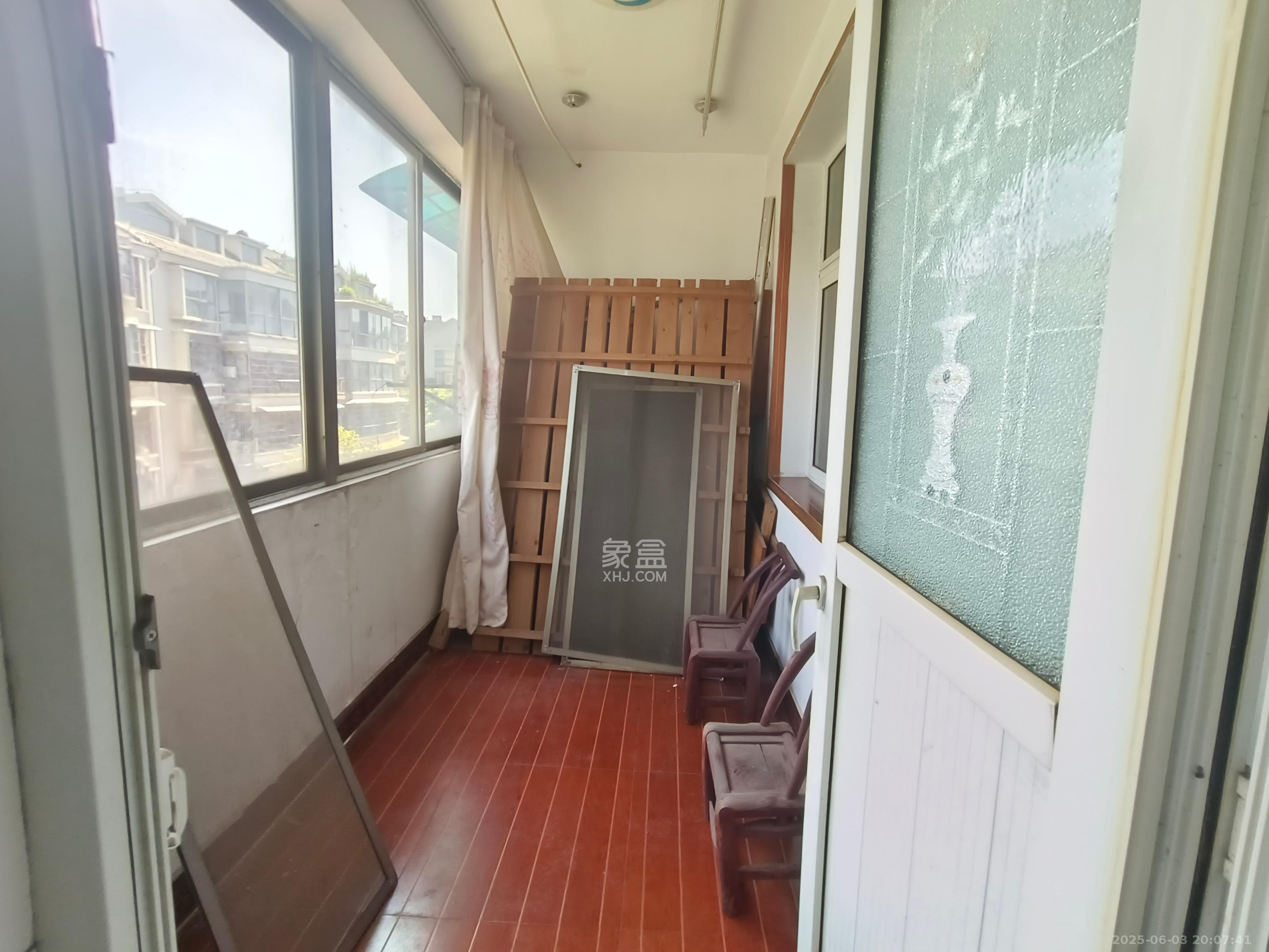 麓谷沐春园 3室2厅1卫 2300.0元/月 麓谷沐春园 3室2厅1卫 2300.0元/月室内图