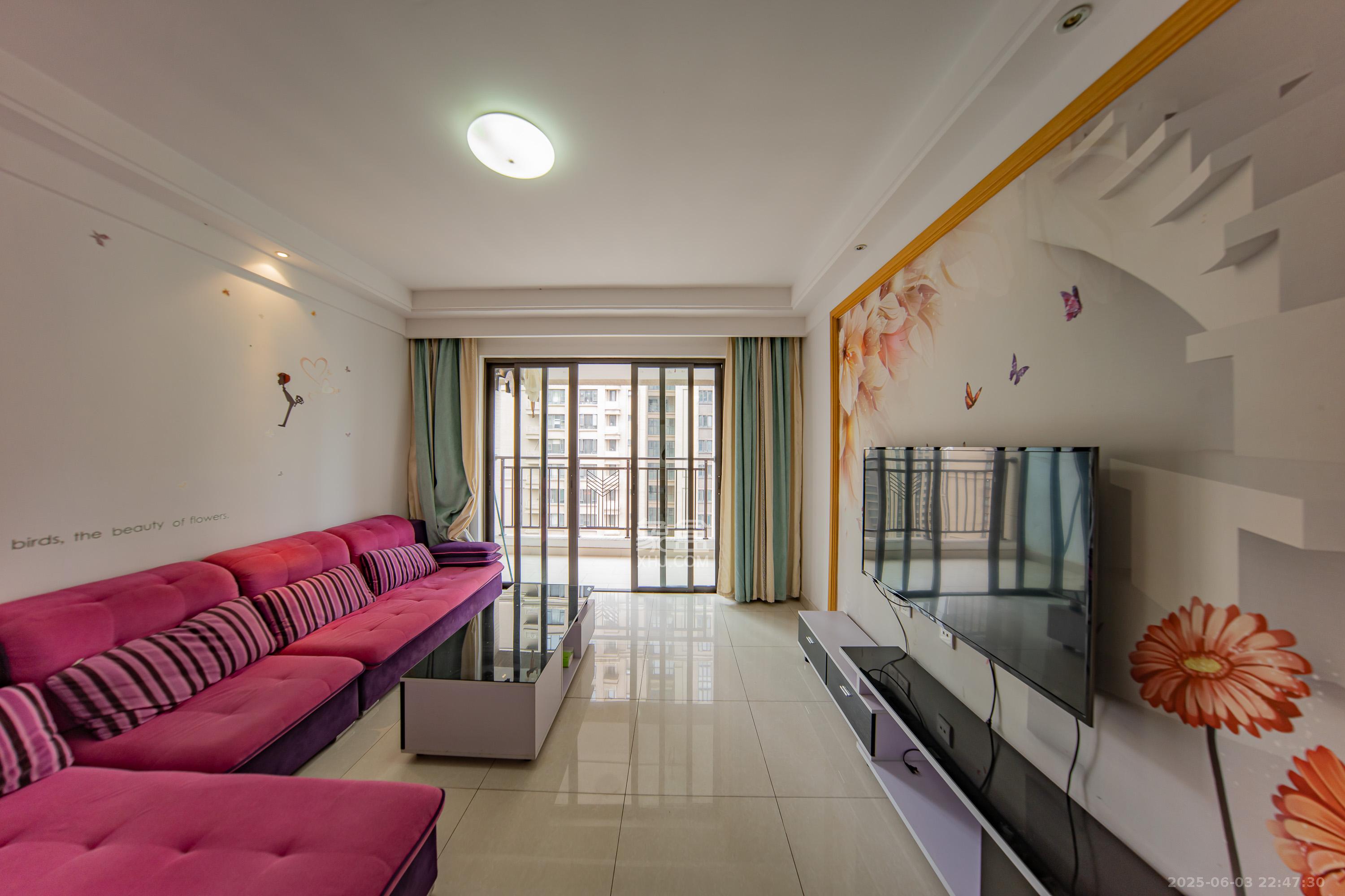 中海国际三期 3室2厅2卫 89.0万 中海国际三期 3室2厅2卫 89.0万客厅