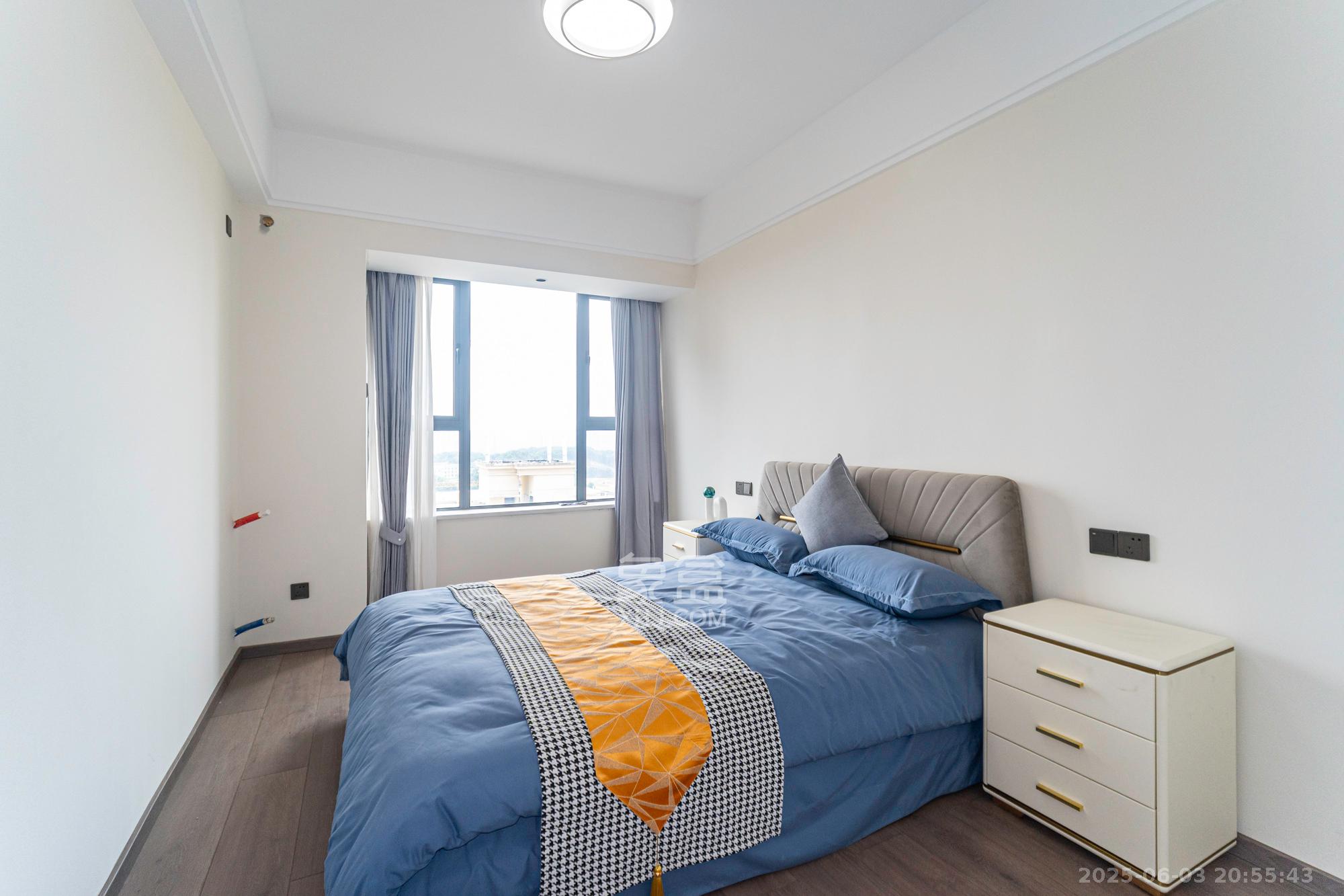 九玺铭城（九玺华府）  4室2厅2卫    112.0万卧室