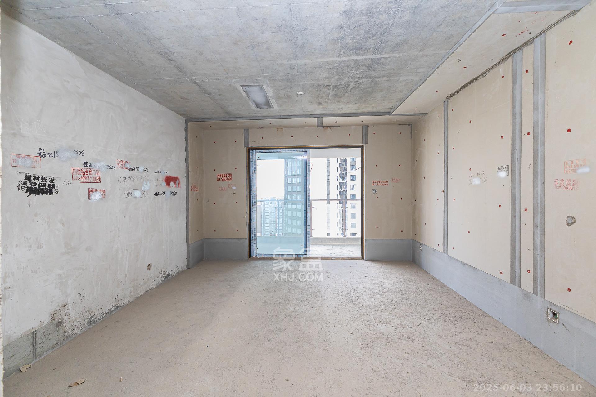 润和湘江天地D区 4室2厅2卫 160.0万 润和湘江天地D区 4室2厅2卫 160.0万客厅