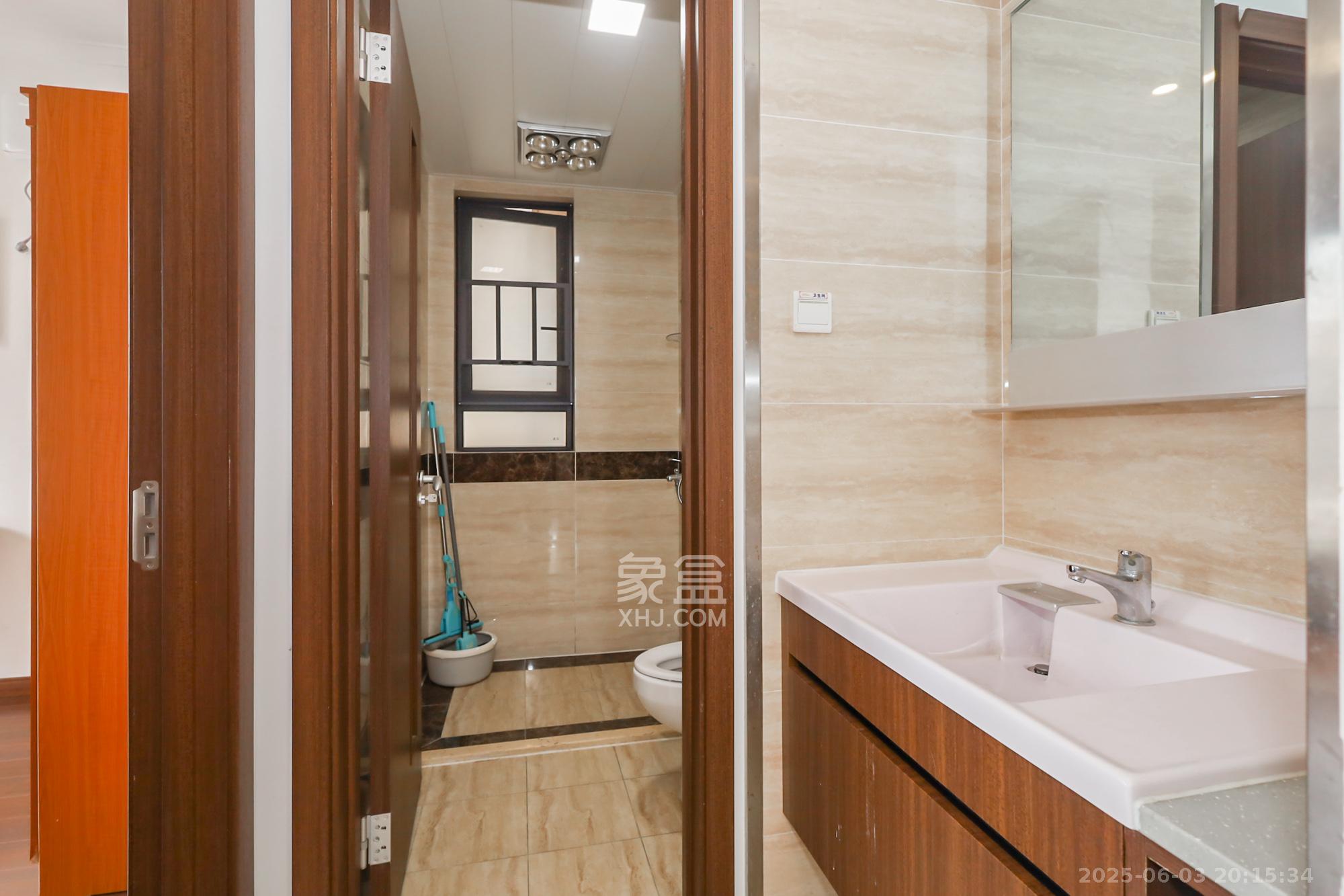 万科里金域国际 3室2厅1卫 168.0万 万科里金域国际 3室2厅1卫 168.0万卫生间