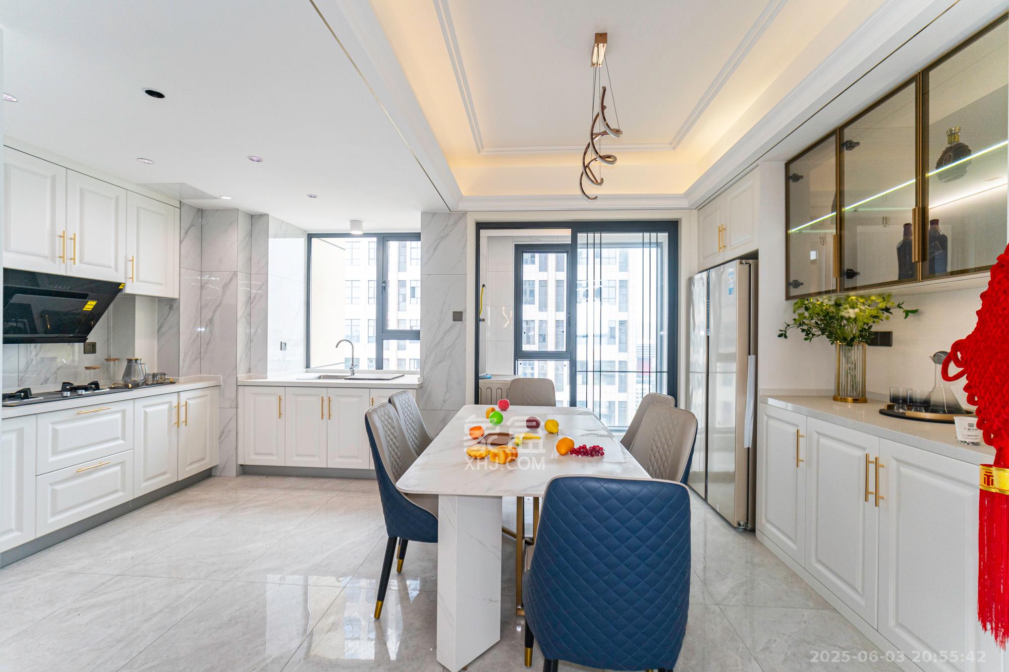 九玺铭城（九玺华府）  4室2厅2卫    112.0万客厅