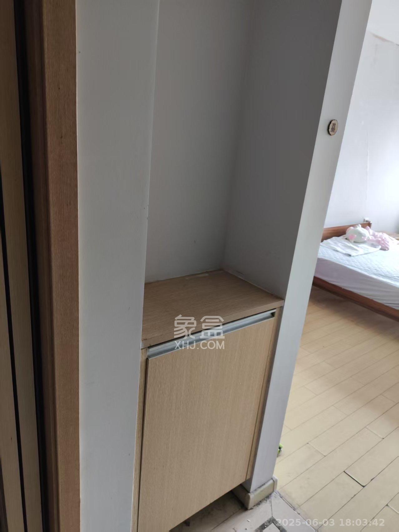 万科城市花园  1室1厅1卫   1300.00元/月室内图1