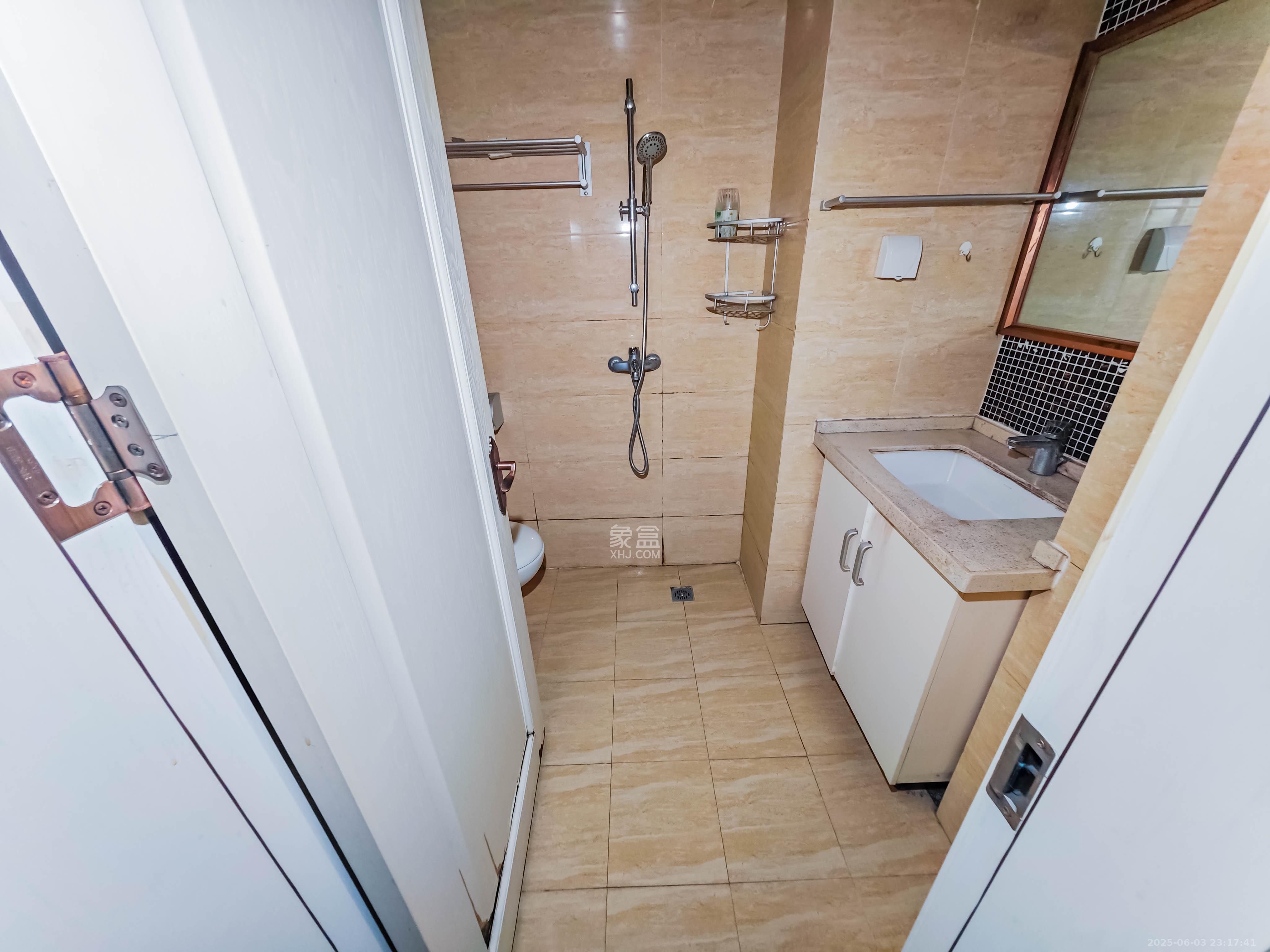 五江天街北区 1室1厅1卫 23.8万 五江天街北区 1室1厅1卫 23.8万卫生间