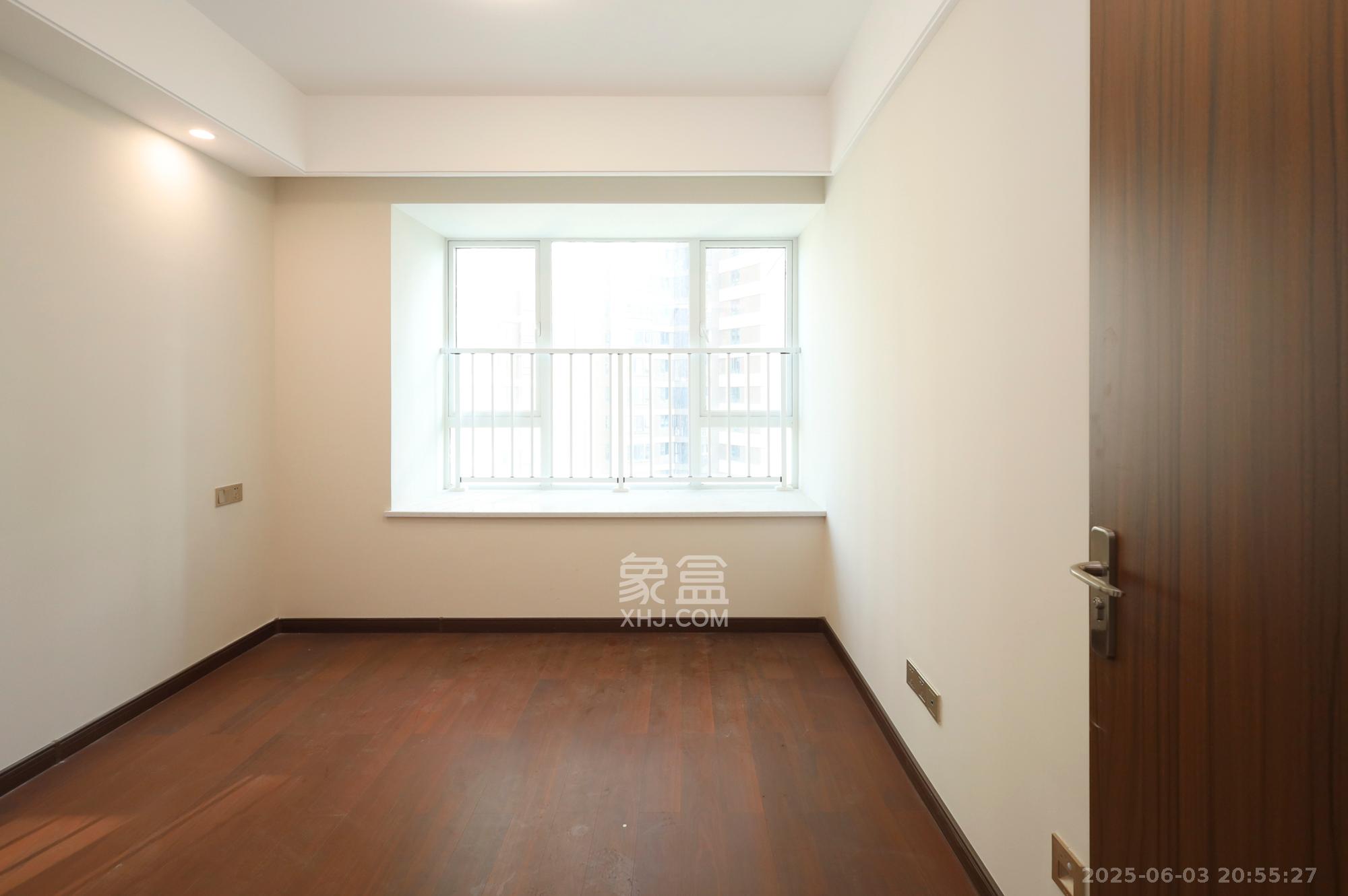 中欣楚天御府E区 4室2厅2卫 152.0万 中欣楚天御府E区 4室2厅2卫 152.0万卧室