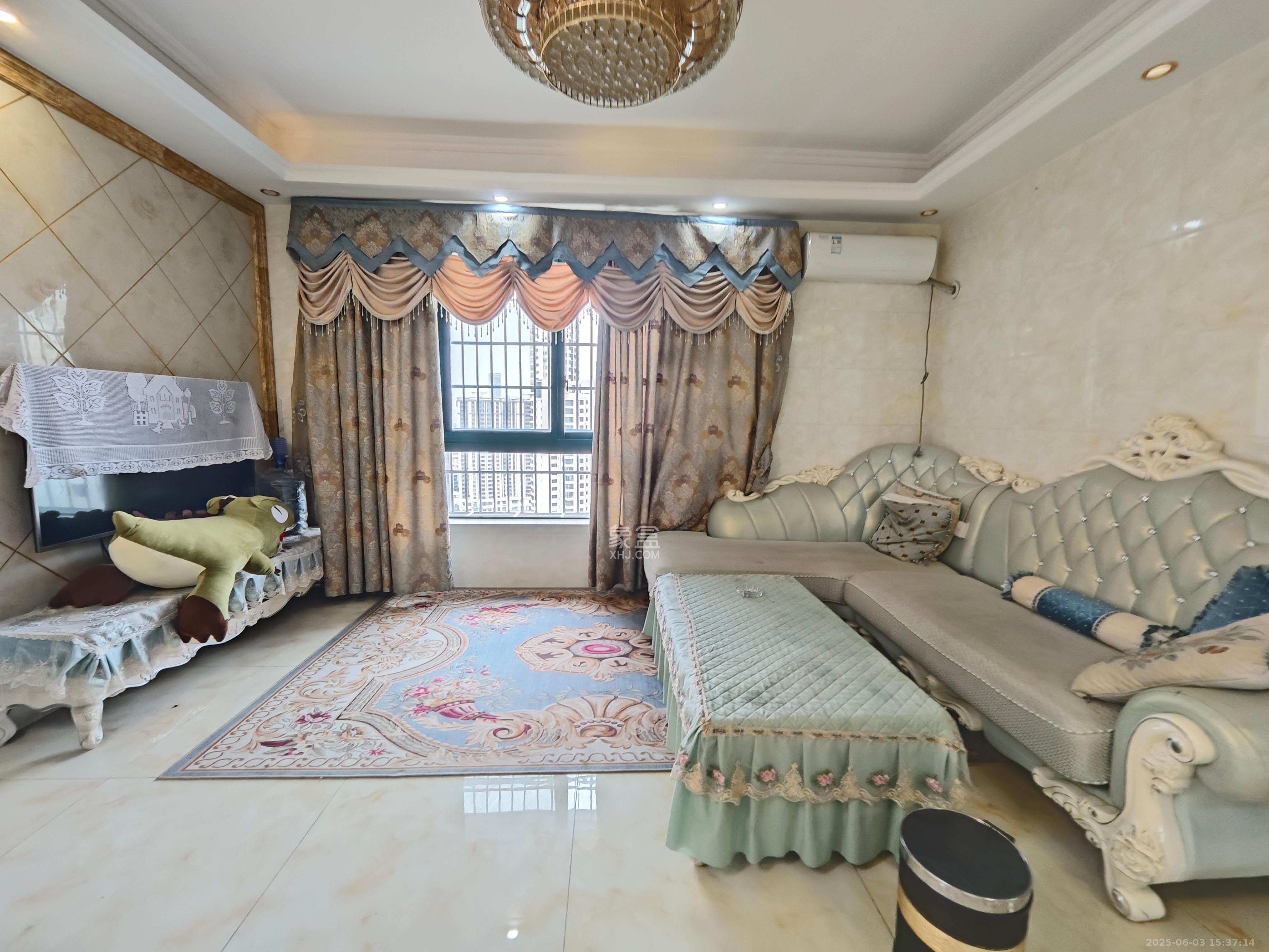 枫华府第 2室2厅1卫 1800.0元/月 枫华府第 2室2厅1卫 1800.0元/月室内图