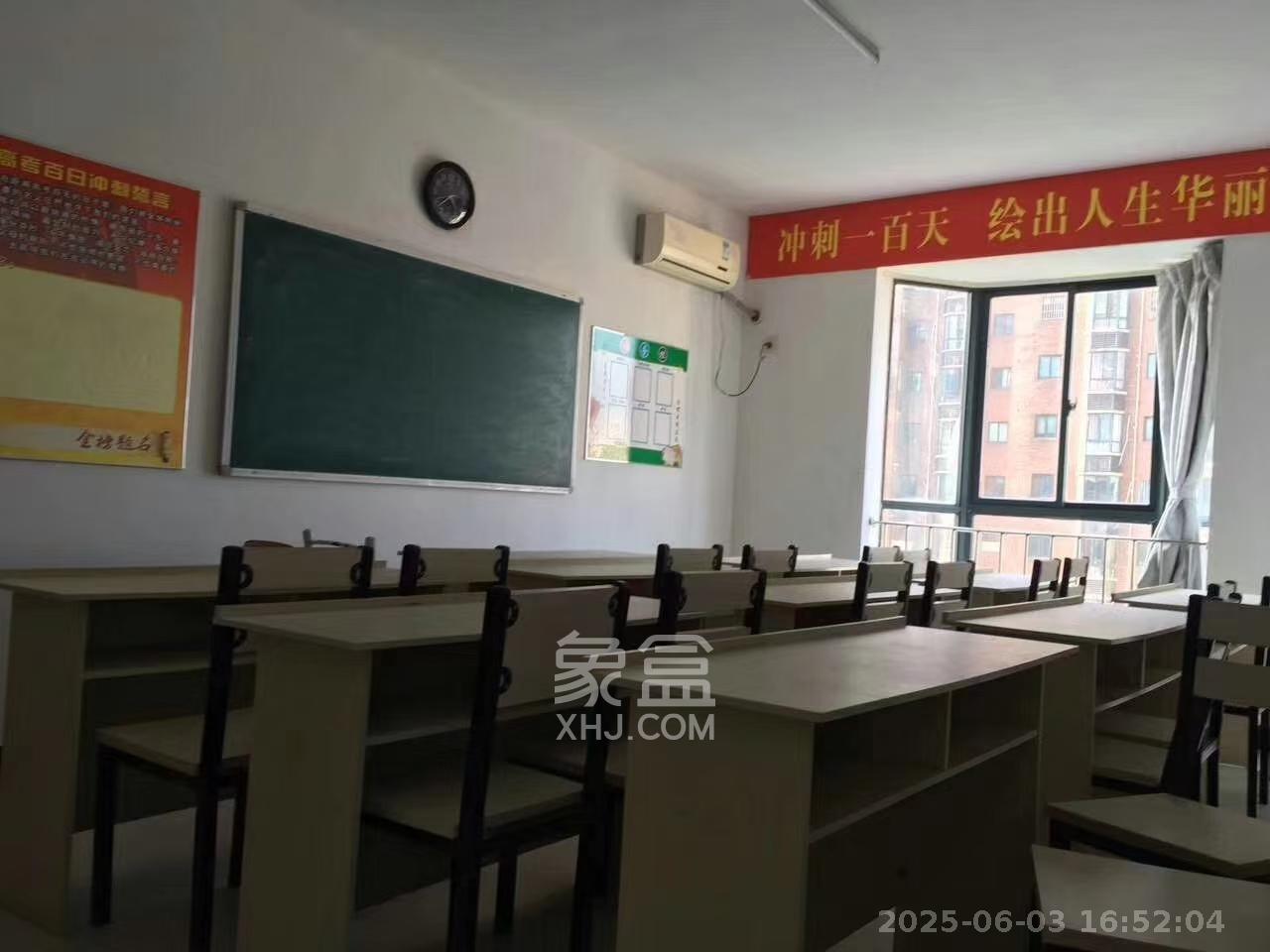 天城湖光山色 4室2厅2卫 3400.0元/月 天城湖光山色 4室2厅2卫 3400.0元/月室内图