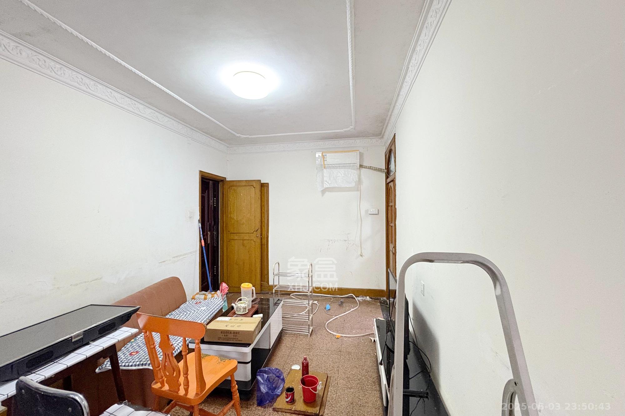 里仁巷22号工商联宿舍  2室1厅1卫    53.8万客厅