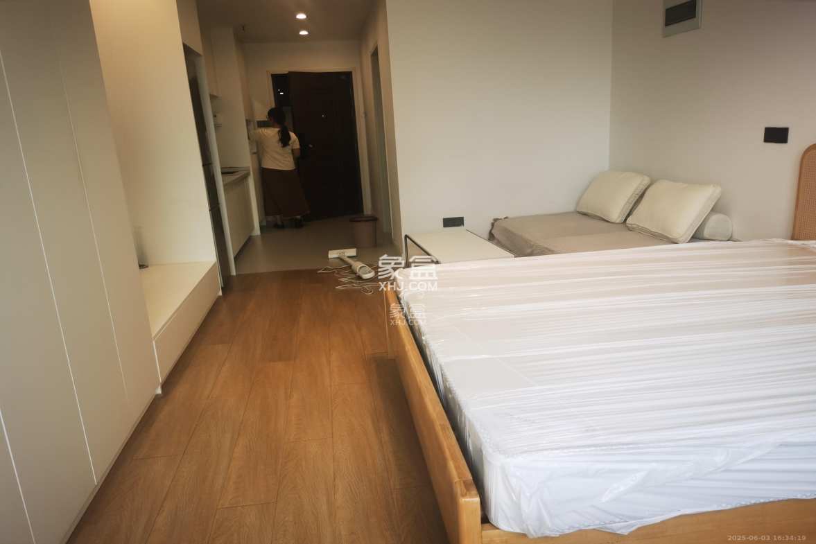 奥克斯滨仕花园(奥克斯洋湖广场/奥克斯中心)  1室1厅1卫    1800.0元/月 奥克斯滨仕花园(奥克斯洋湖广场/奥克斯中心)  1室1厅1卫    1800.0元/月室内图1