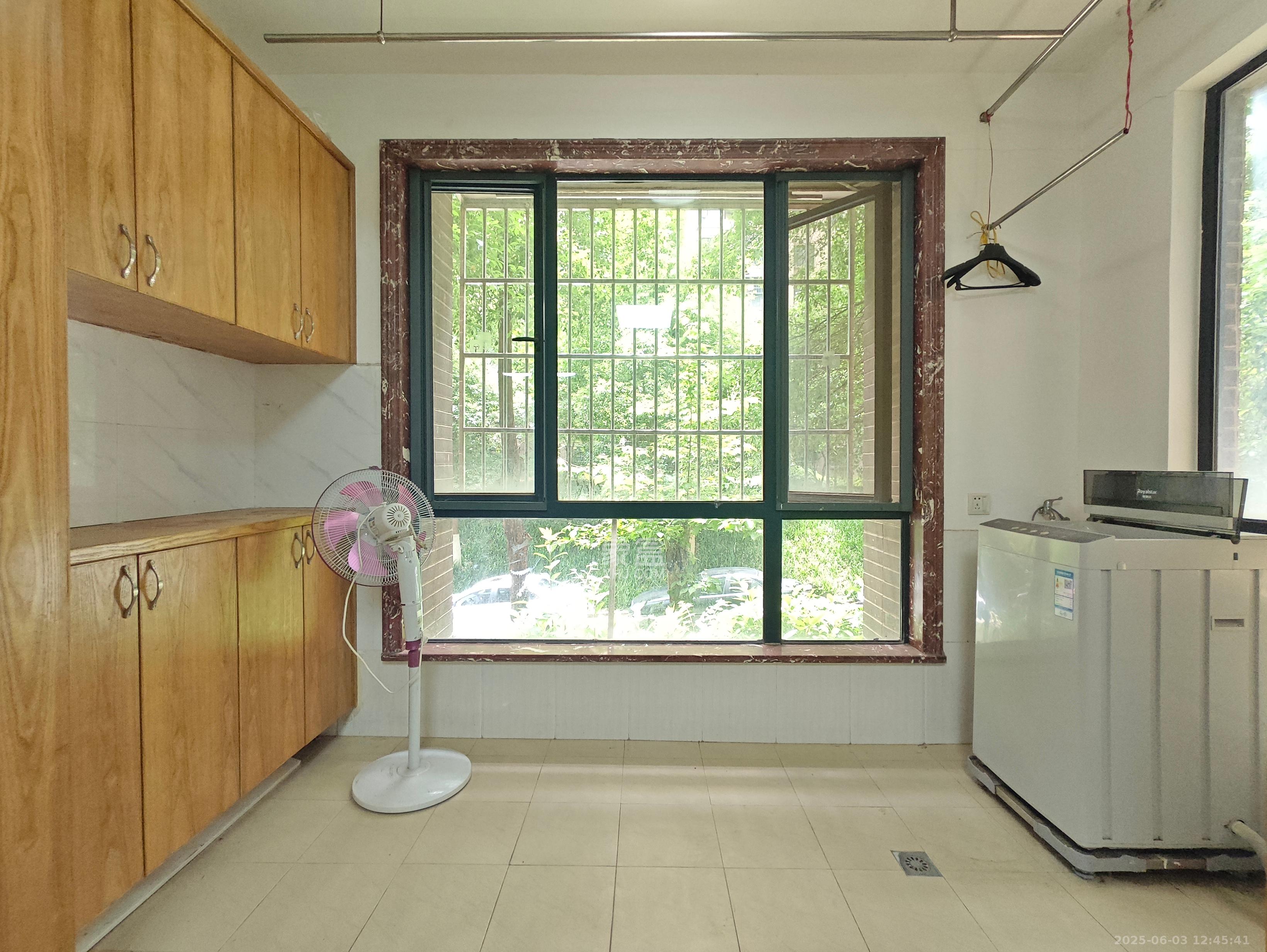 中建麓山和苑  1室2厅1卫   1500.00元/月室内图