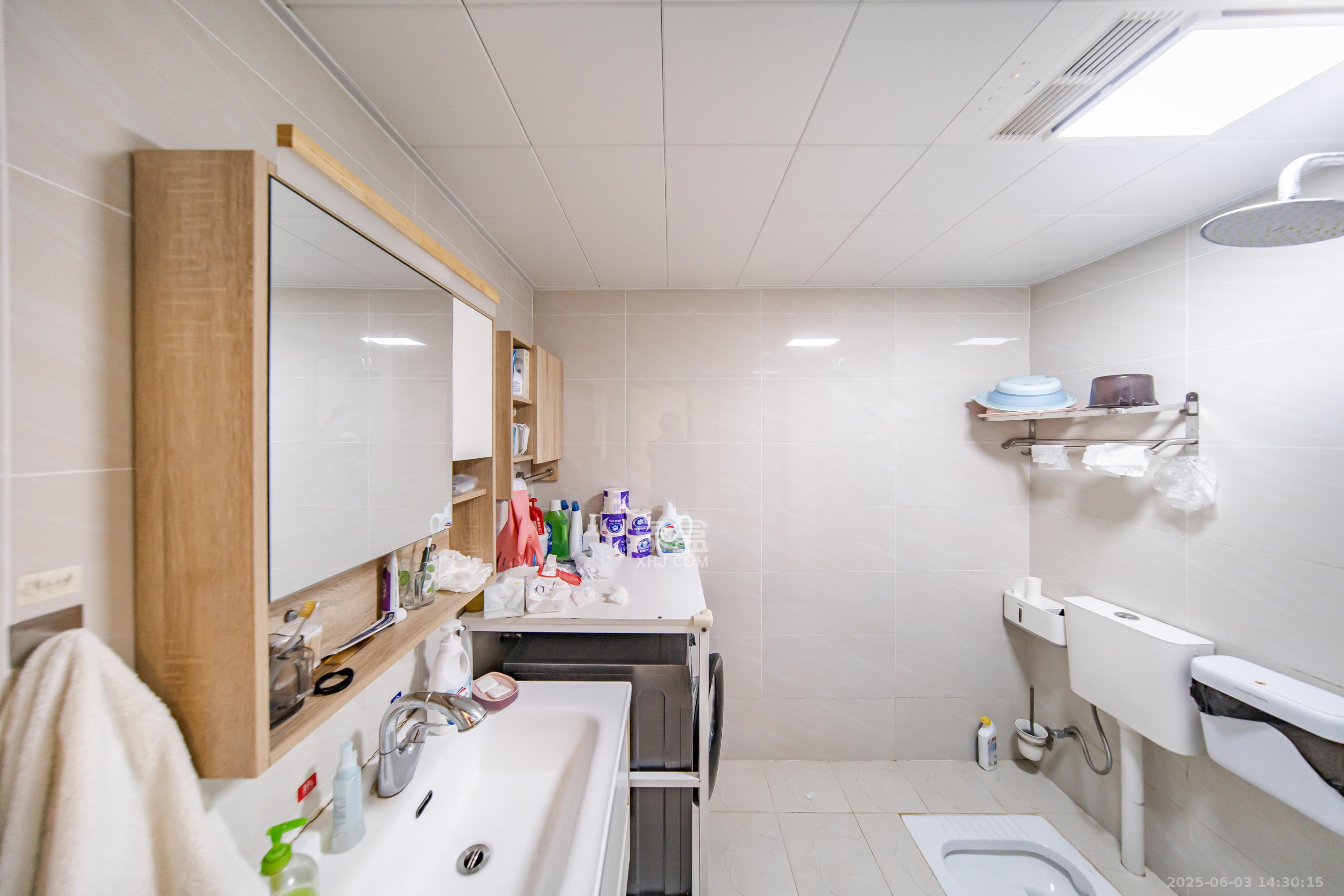 阳光100二期  4室2厅2卫    158.0万 阳光100二期  4室2厅2卫    158.0万卫生间