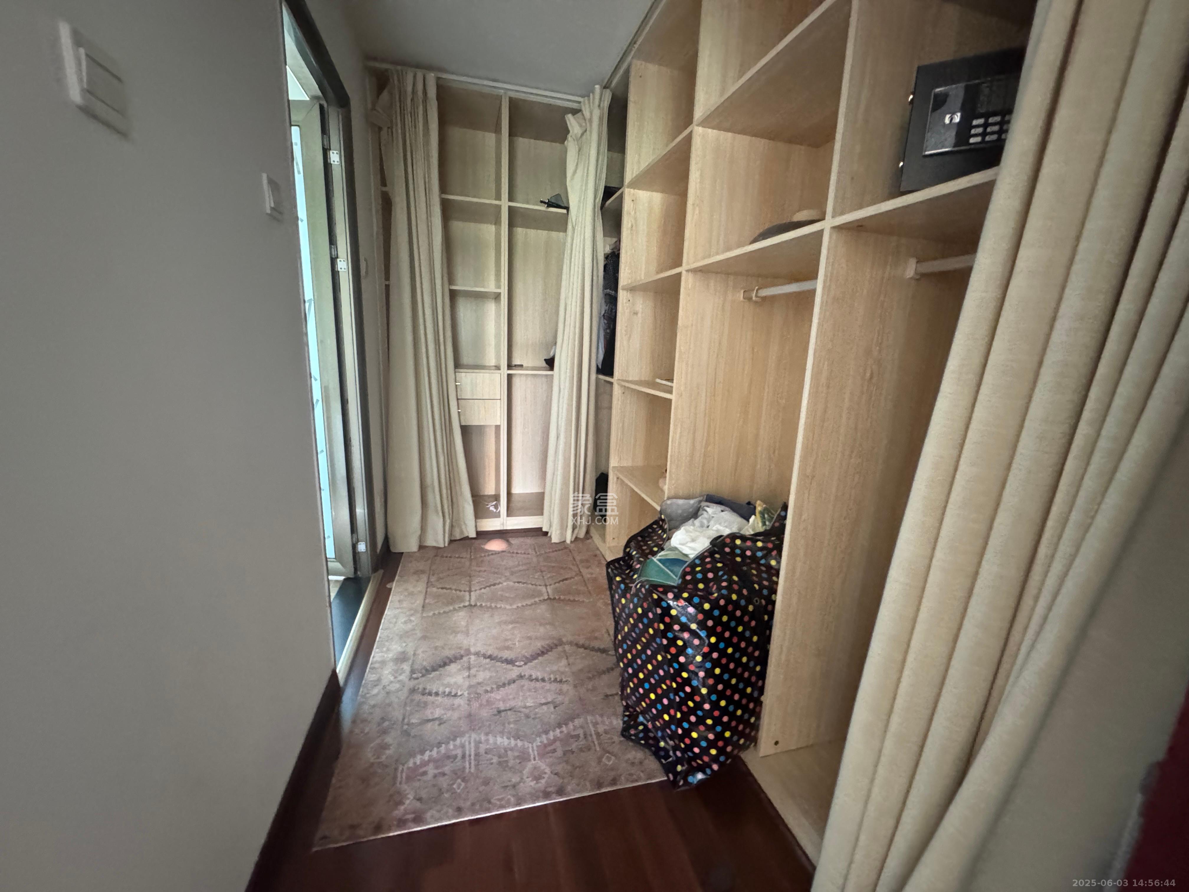 华润凤凰城三期  4室2厅2卫    3200.0元/月 华润凤凰城三期  4室2厅2卫    3200.0元/月室内图