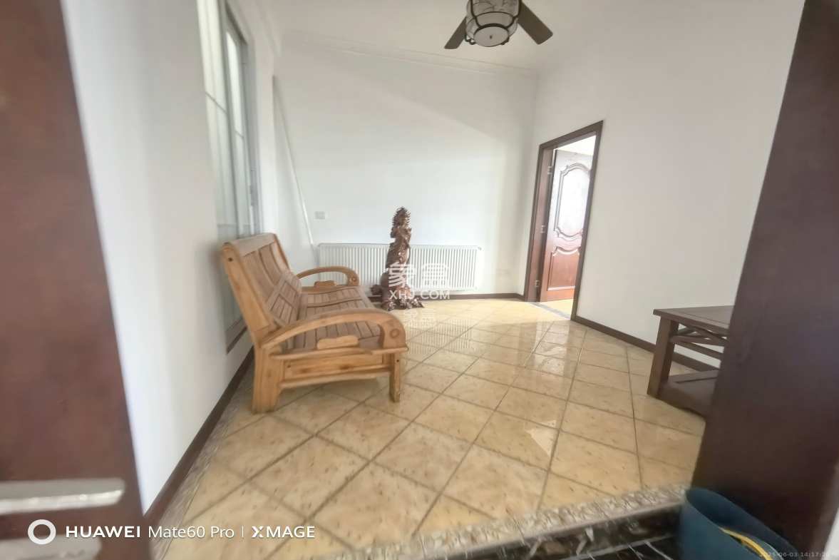 中海梅溪湖壹号  3室2厅1卫    3400.0元/月 中海梅溪湖壹号  3室2厅1卫    3400.0元/月室内图