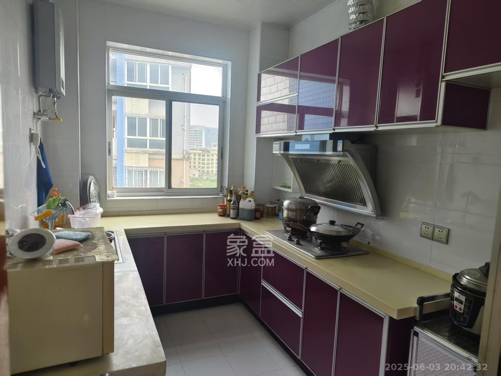 金侨世纪苑 5室2厅2卫 138.8万 金侨世纪苑 5室2厅2卫 138.8万小区图