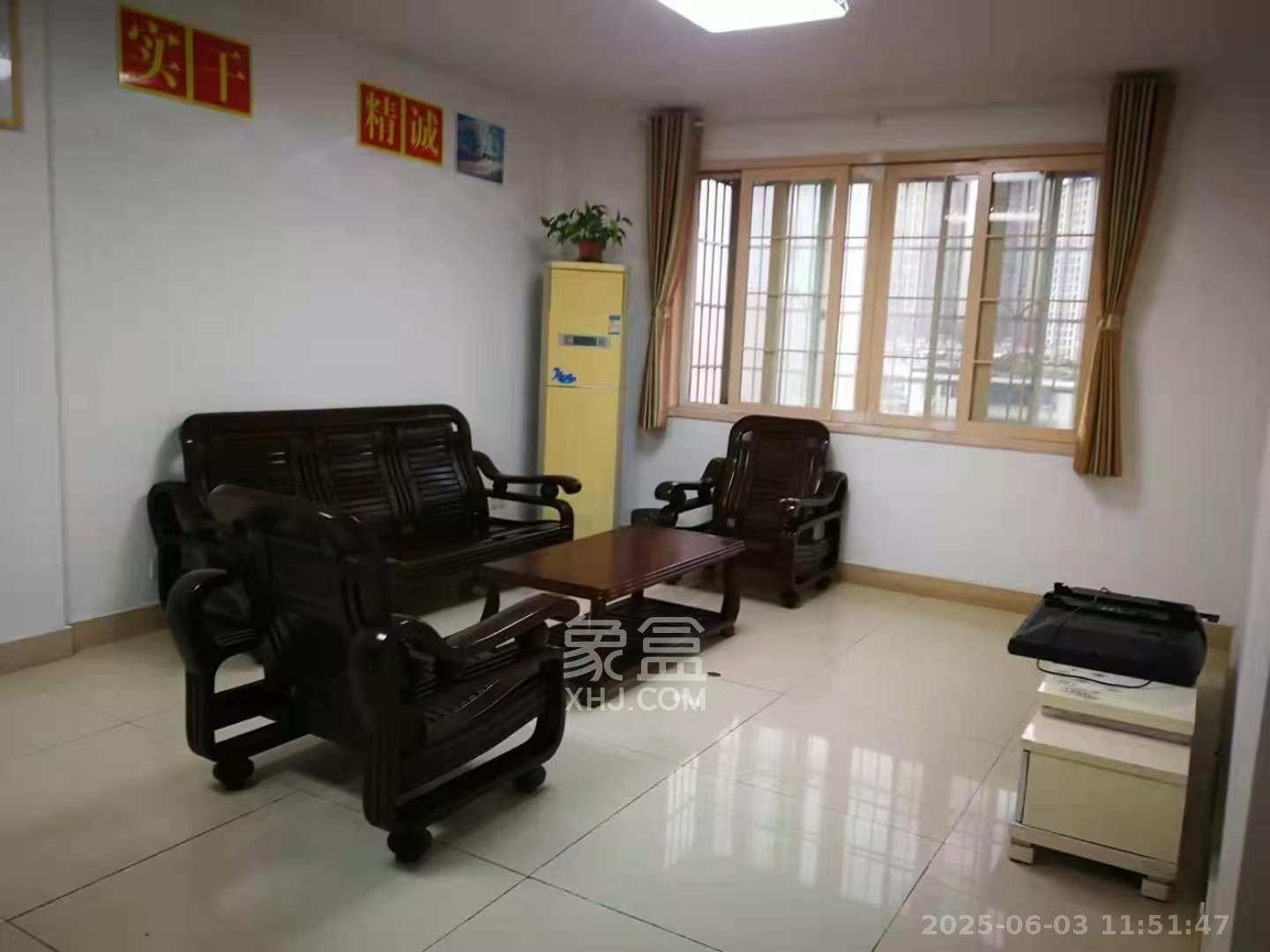 富绿新村  1室2厅1卫    1600.0元/月 富绿新村  1室2厅1卫    1600.0元/月室内图1