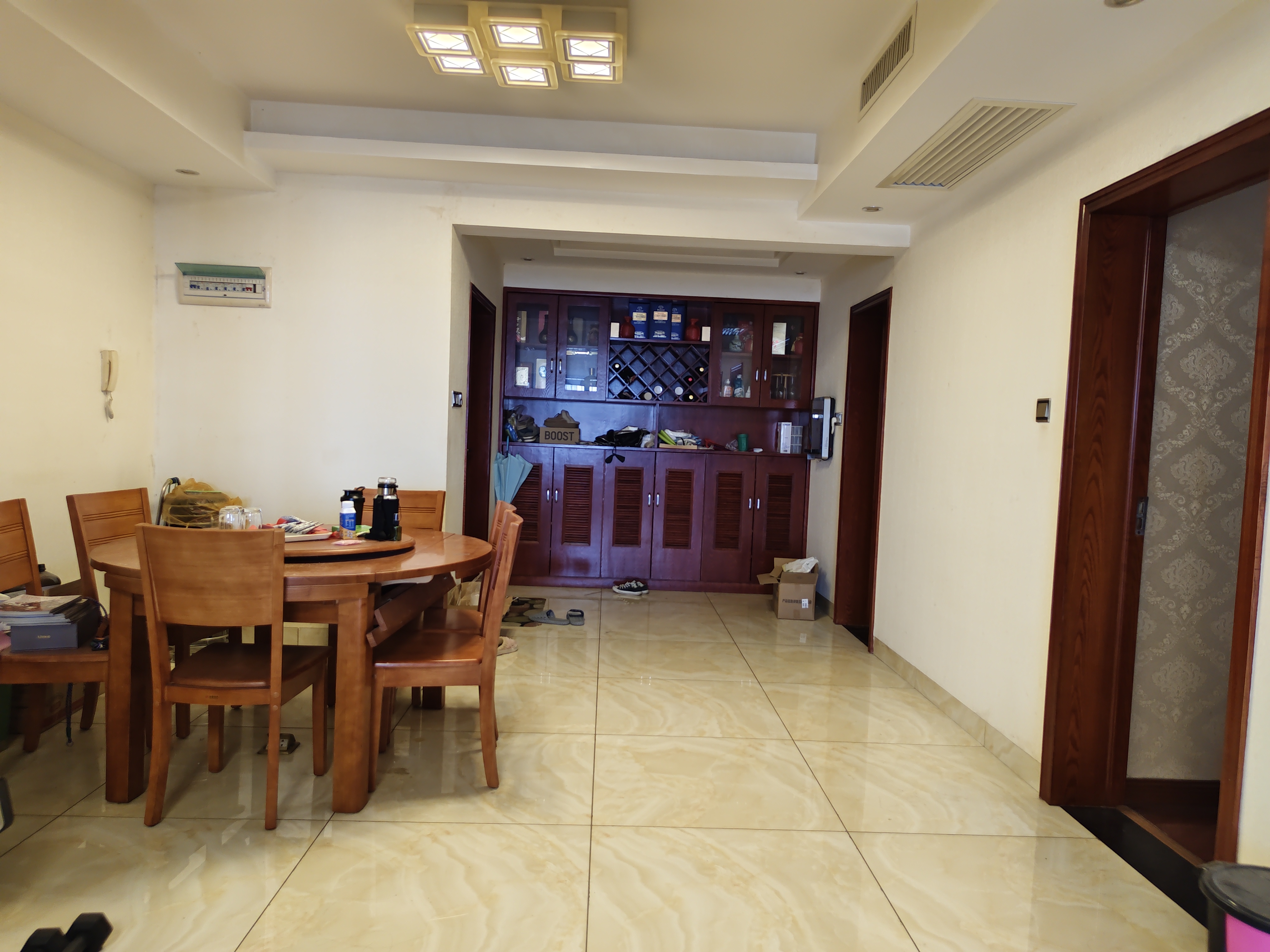 鹏泰路桥大厦 3室2厅2卫 75.0万 鹏泰路桥大厦 3室2厅2卫 75.0万客厅