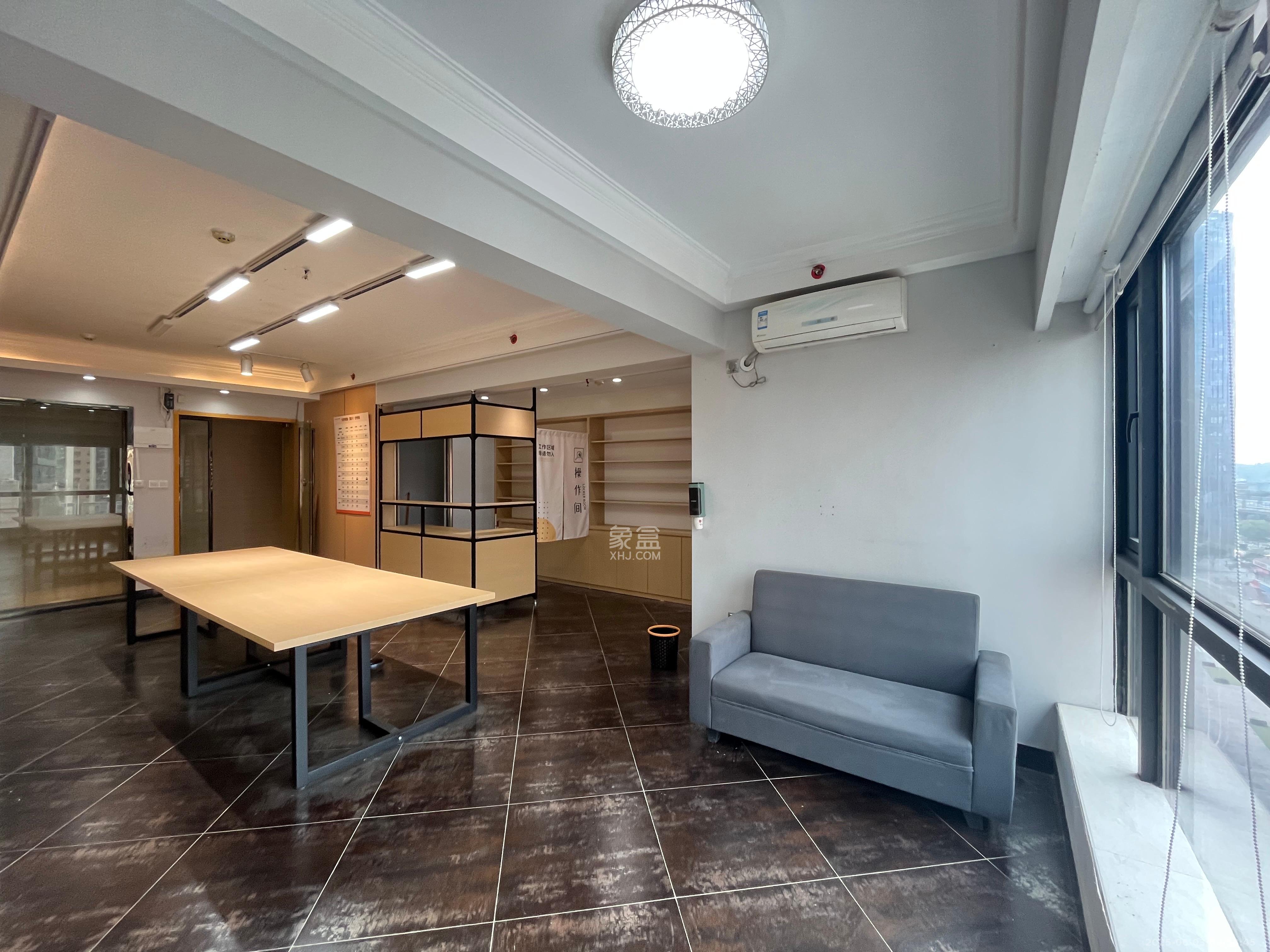 德思勤城市广场(宝格丽公寓) 1室1厅1卫 2900.0元/月 德思勤城市广场(宝格丽公寓) 1室1厅1卫 2900.0元/月室内图