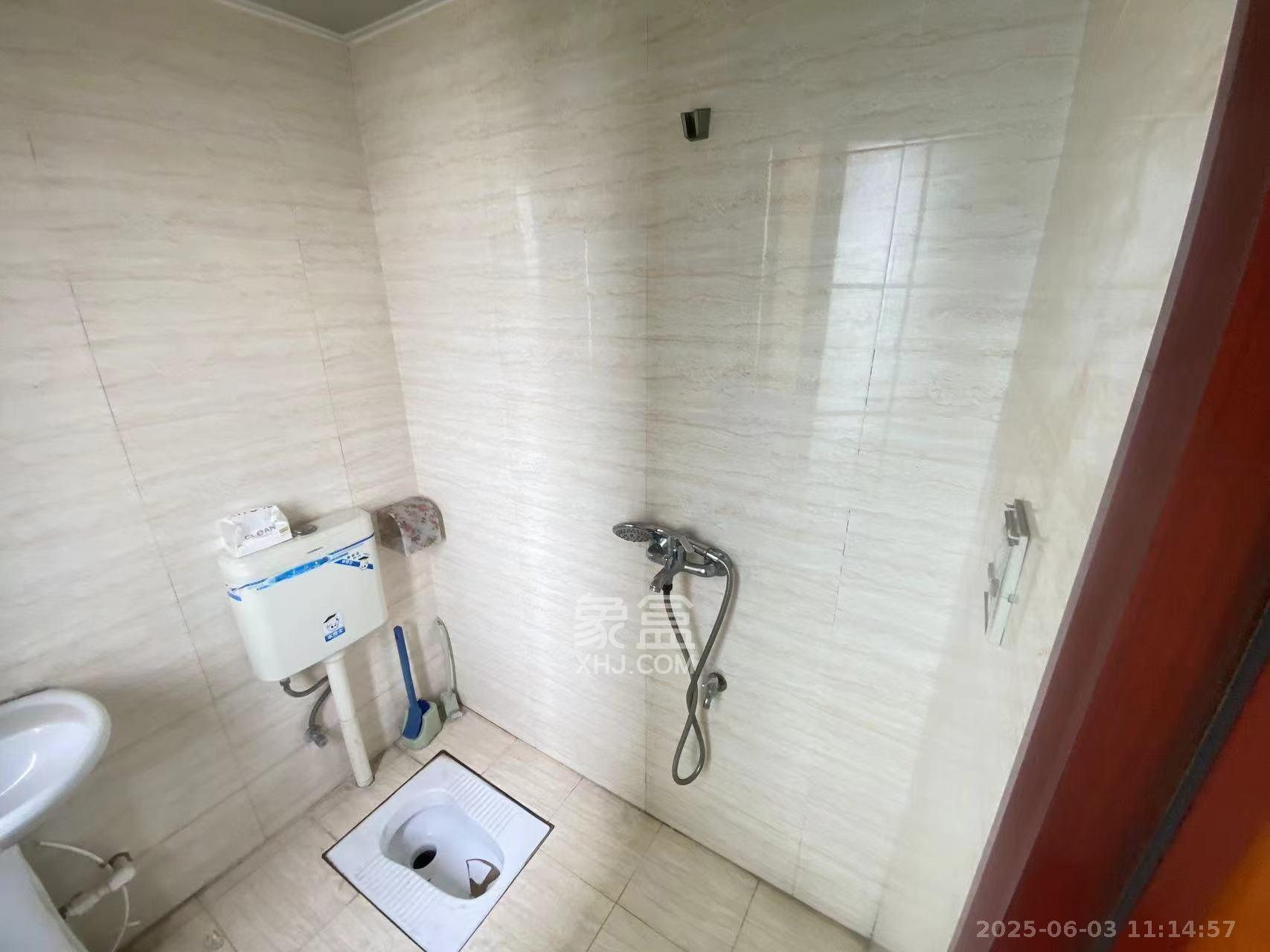 巧克力空间（建鸿达现代大厦）  2室2厅1卫   1800.00元/月室内图