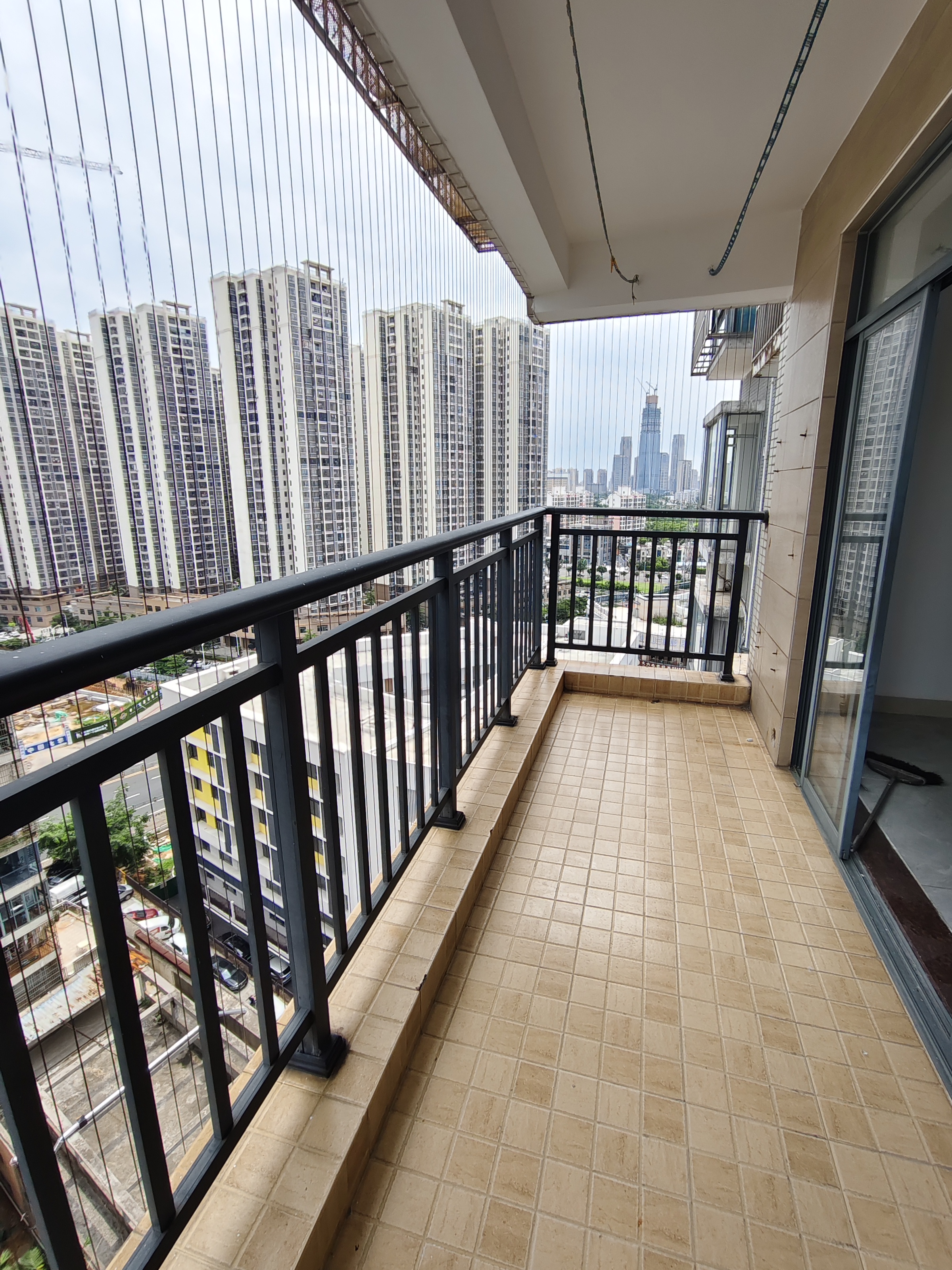 玉龙湾 4室2厅2卫 2800.0元/月 玉龙湾 4室2厅2卫 2800.0元/月室内图