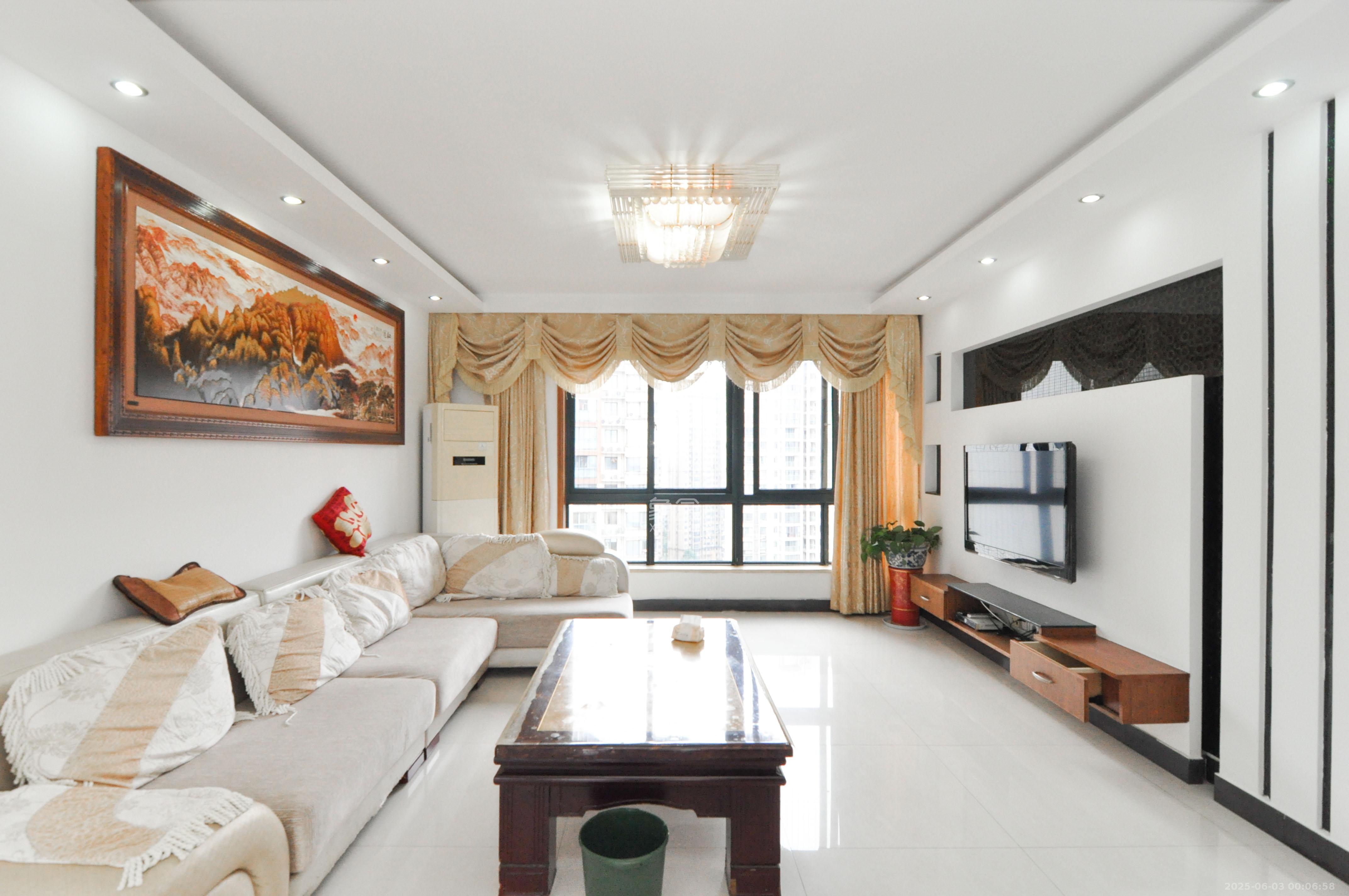 高鑫麓城  3室2厅2卫    135.0万 高鑫麓城  3室2厅2卫    135.0万