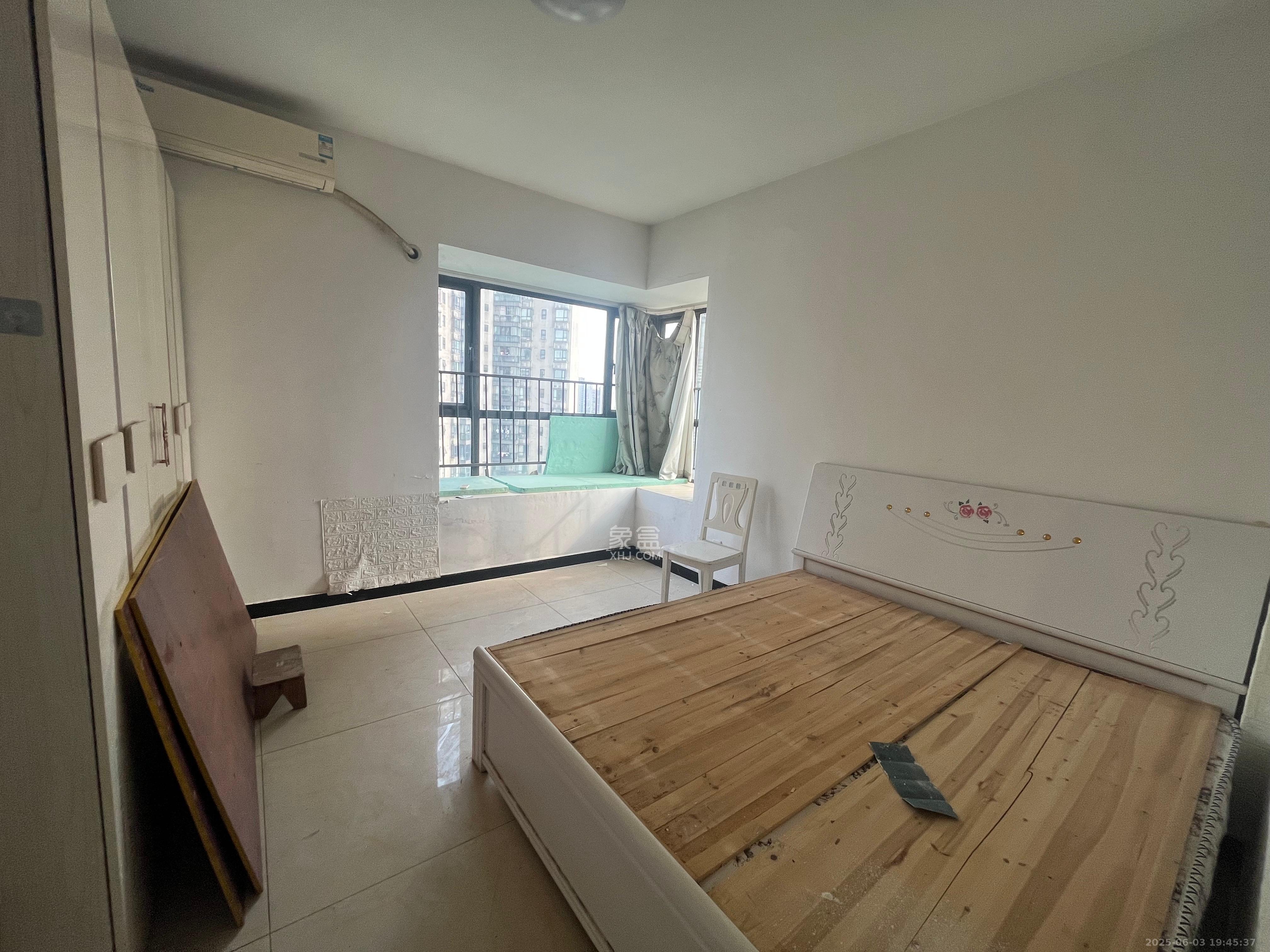 莱茵城  3室2厅2卫    1800.0元/月 莱茵城  3室2厅2卫    1800.0元/月室内图