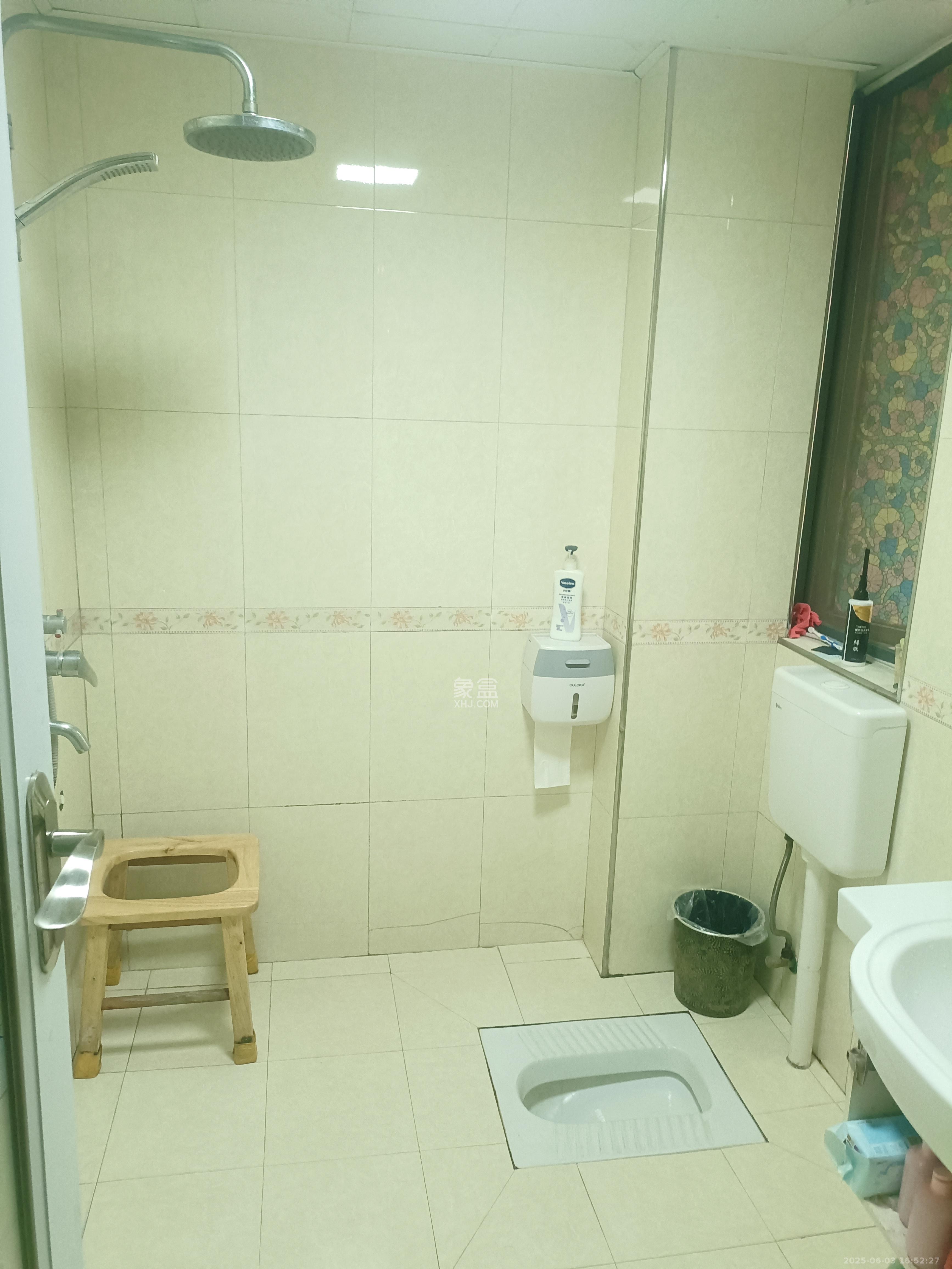 翡翠华庭  2室2厅1卫   2400.00元/月室内图