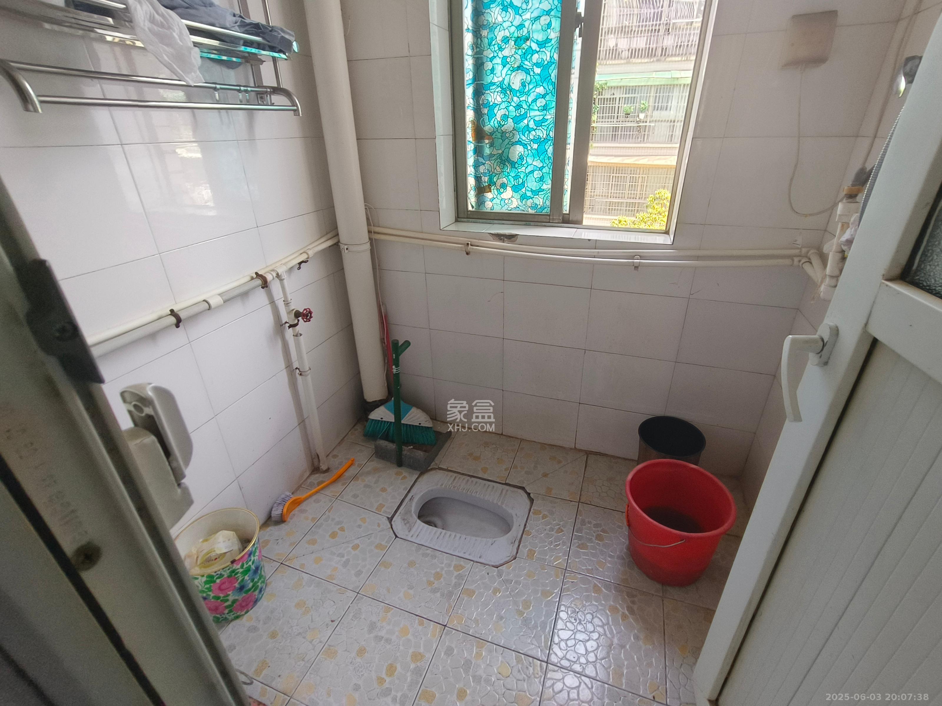 麓谷沐春园 3室2厅1卫 2300.0元/月 麓谷沐春园 3室2厅1卫 2300.0元/月室内图