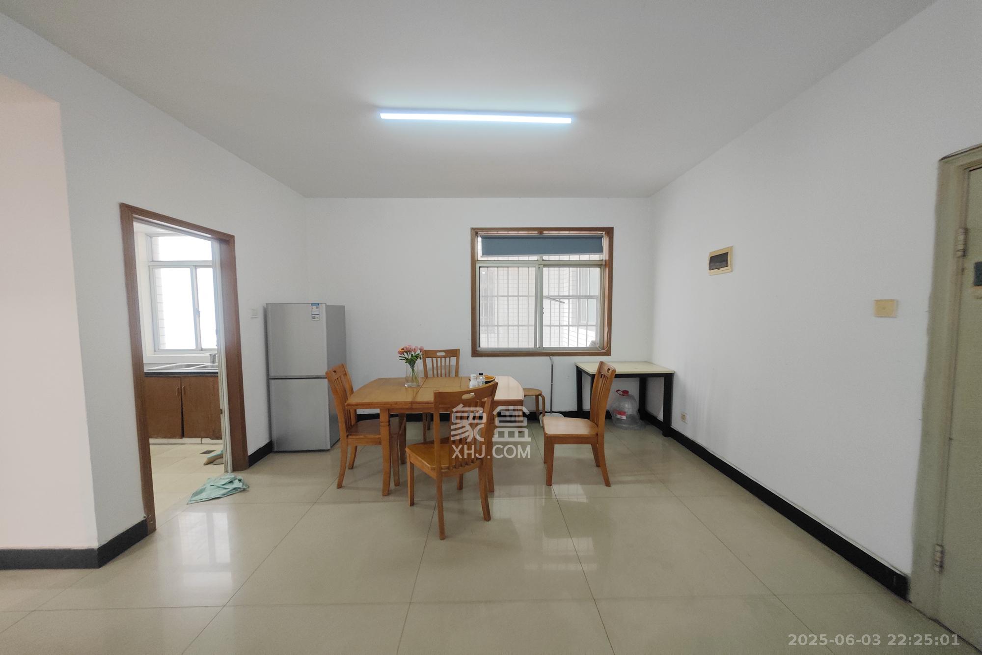 东方新世界  2室2厅1卫    60.0万 东方新世界  2室2厅1卫    60.0万客厅