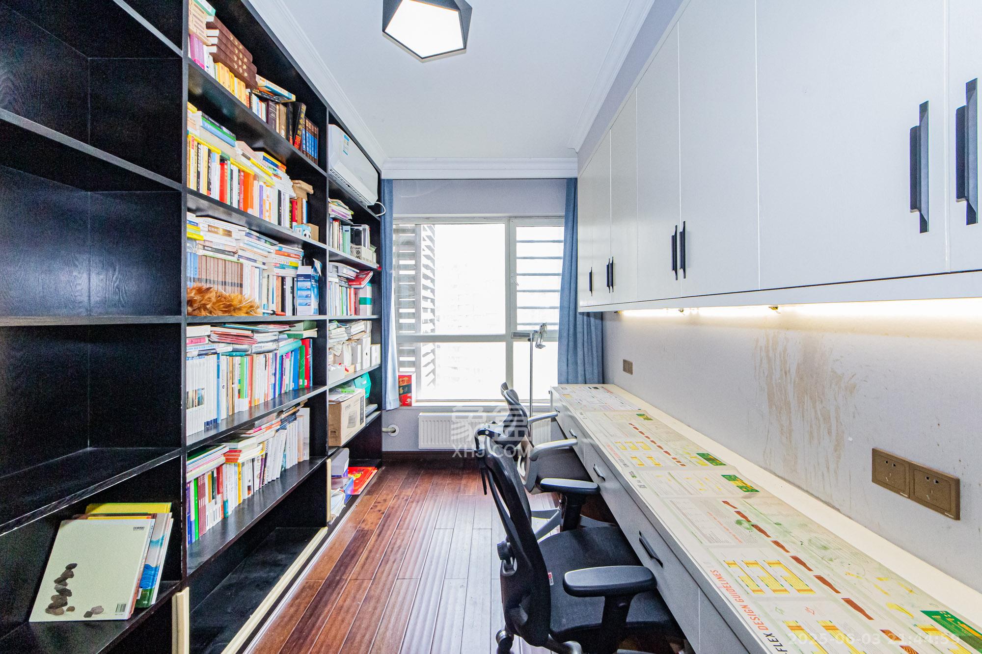 北辰三角洲D3区 4室2厅2卫 199.0万 北辰三角洲D3区 4室2厅2卫 199.0万卧室