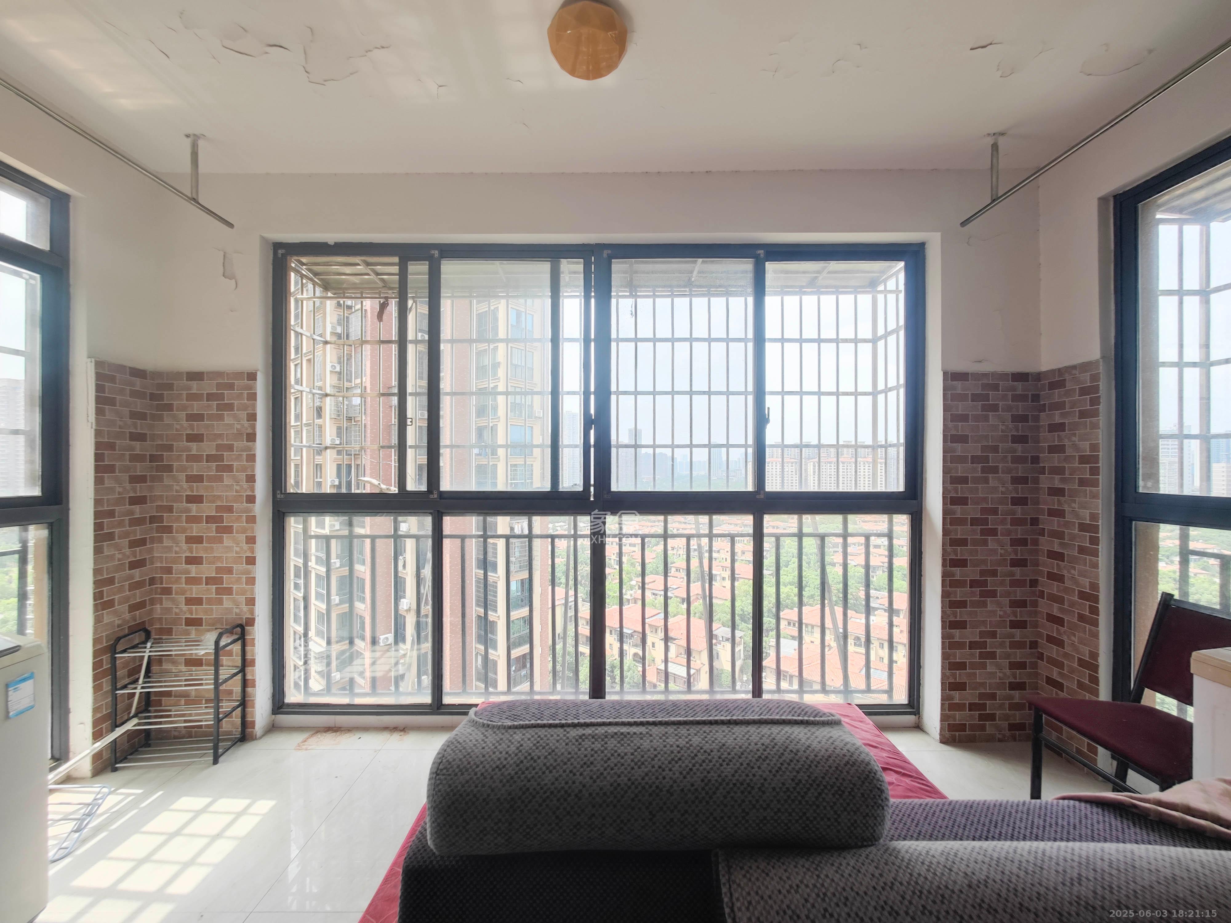 水岸天际(一期、二期) 3室2厅2卫 85.0万 水岸天际(一期、二期) 3室2厅2卫 85.0万阳台