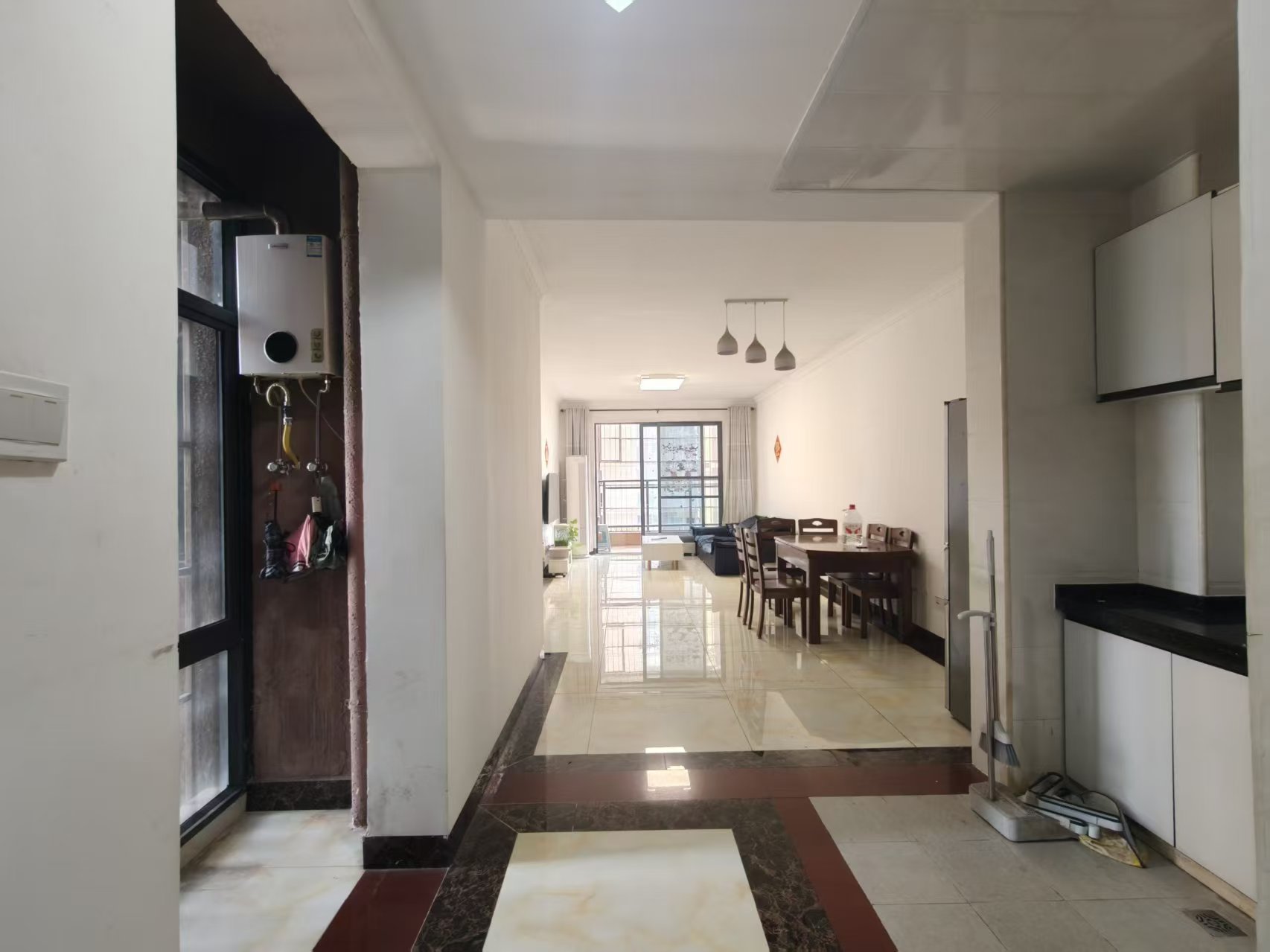 昌茂水木清华  2室2厅1卫    2300.0元/月 昌茂水木清华  2室2厅1卫    2300.0元/月室内图