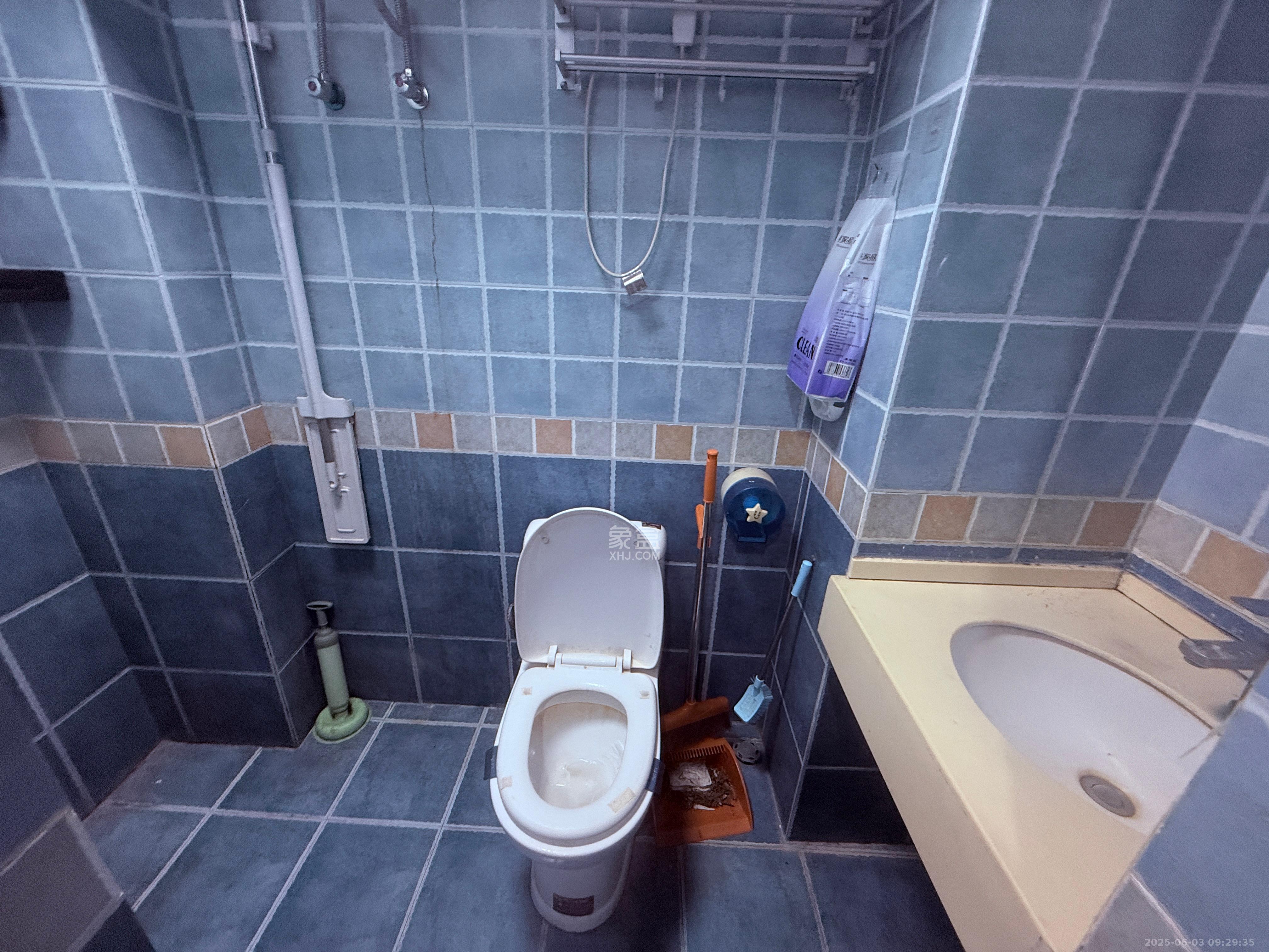 绿地中央广场  1室0厅1卫    1550.0元/月 绿地中央广场  1室0厅1卫    1550.0元/月室内图