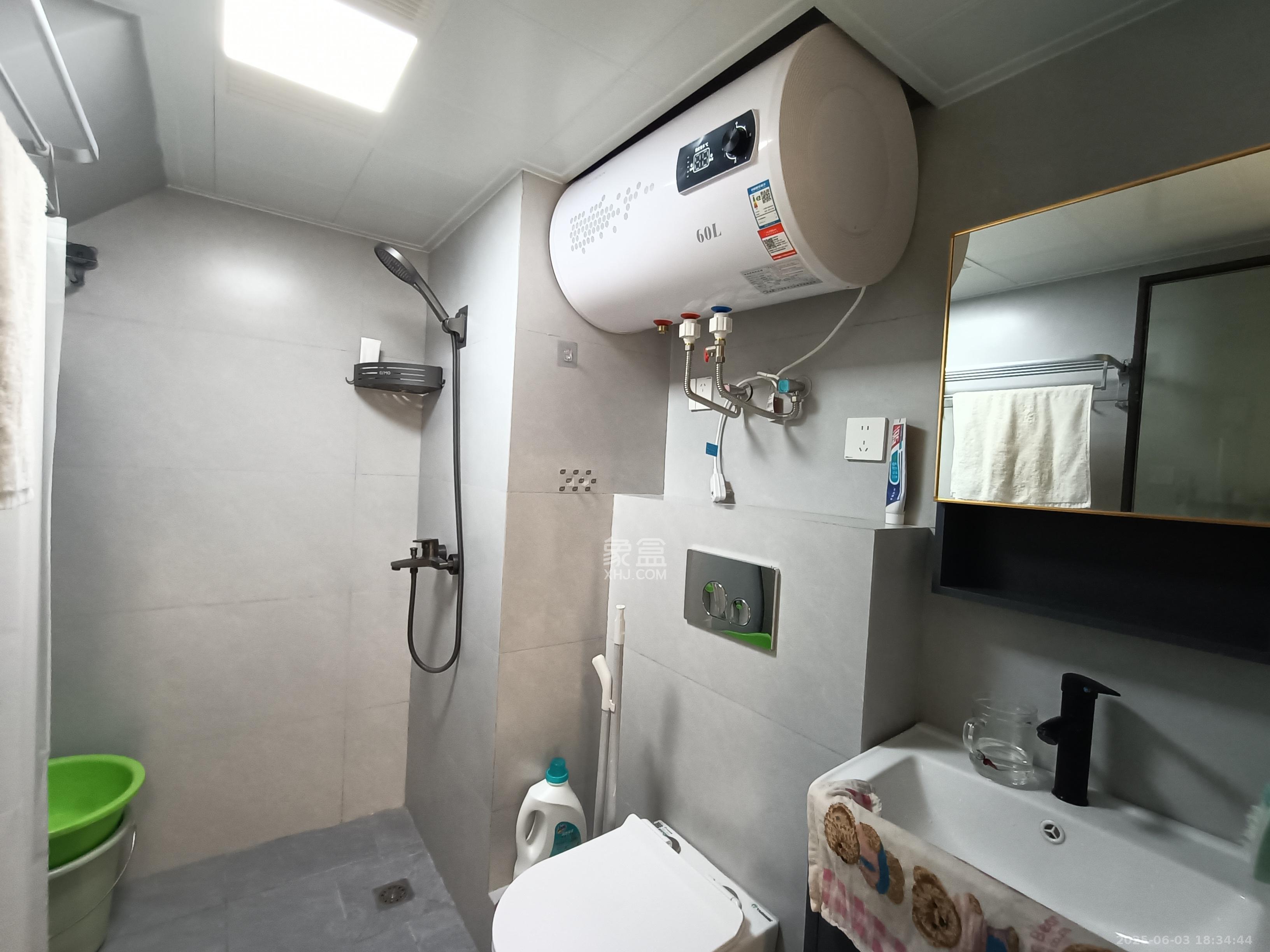 卓越中寰  2室1厅1卫    2500.0元/月 卓越中寰  2室1厅1卫    2500.0元/月室内图